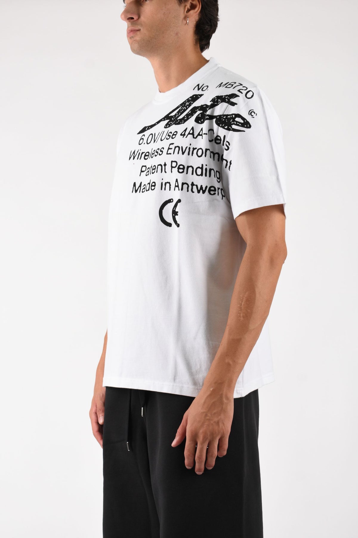 T-shirt specs side