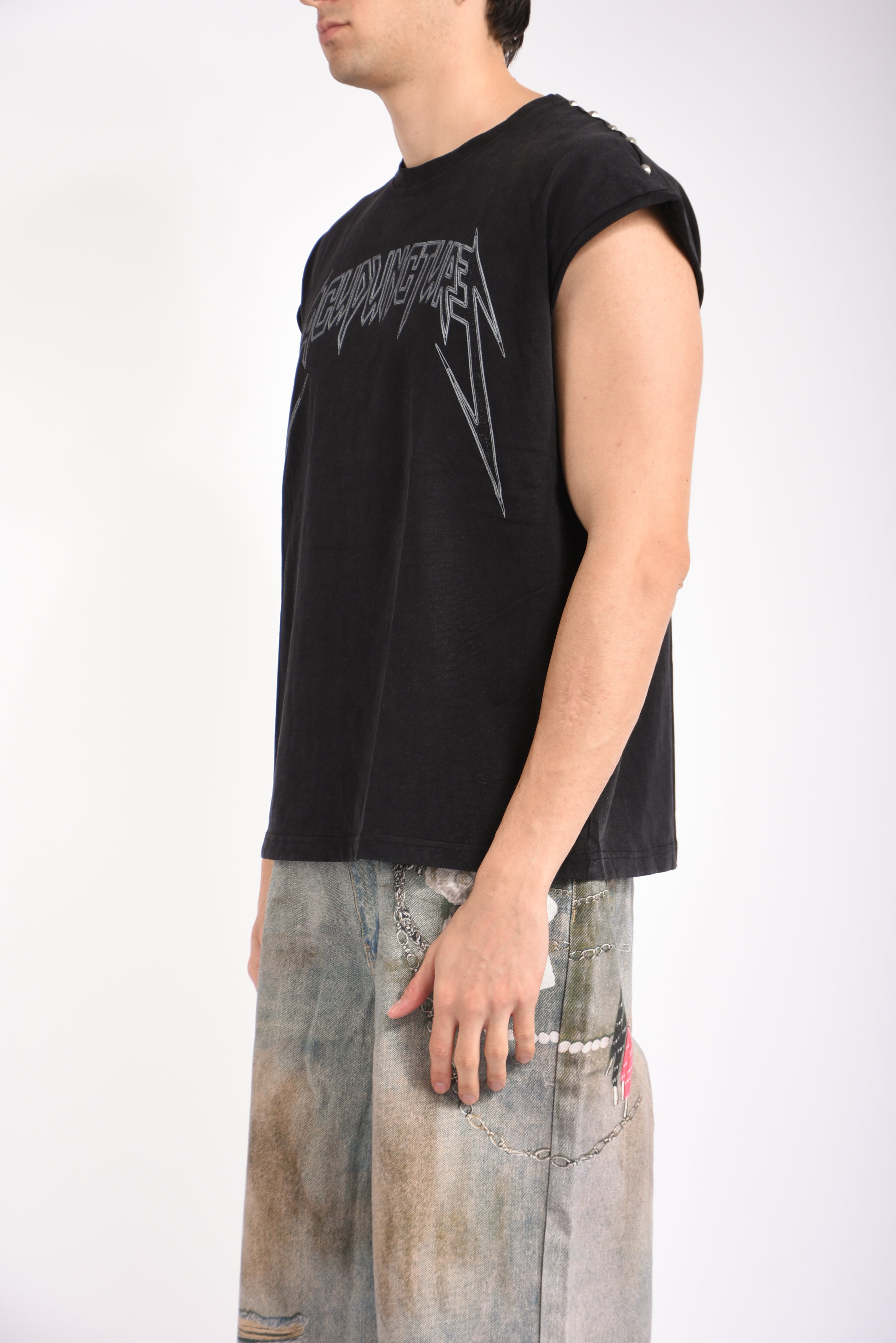 Smanicato studded metal