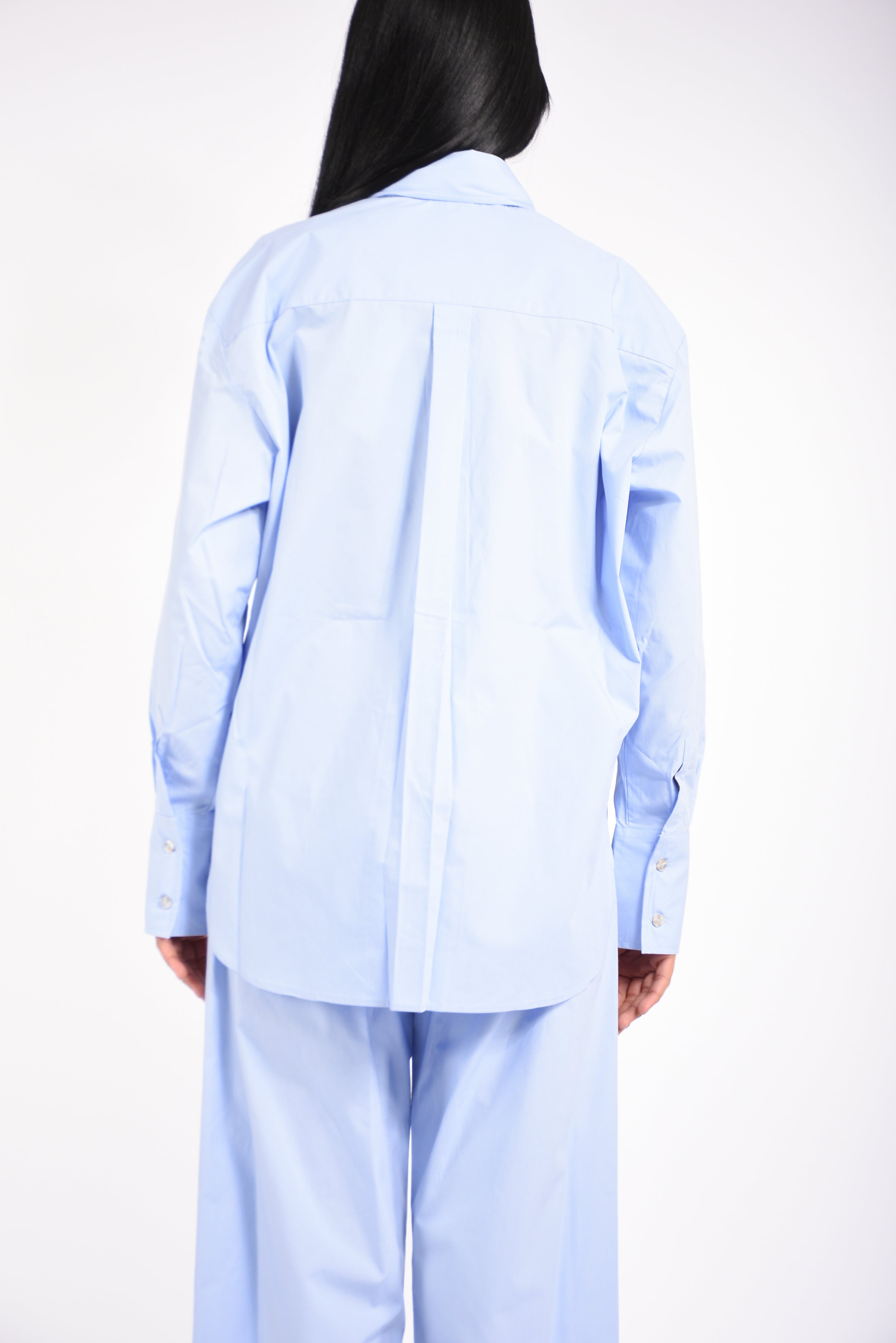 camicia con applicazioni