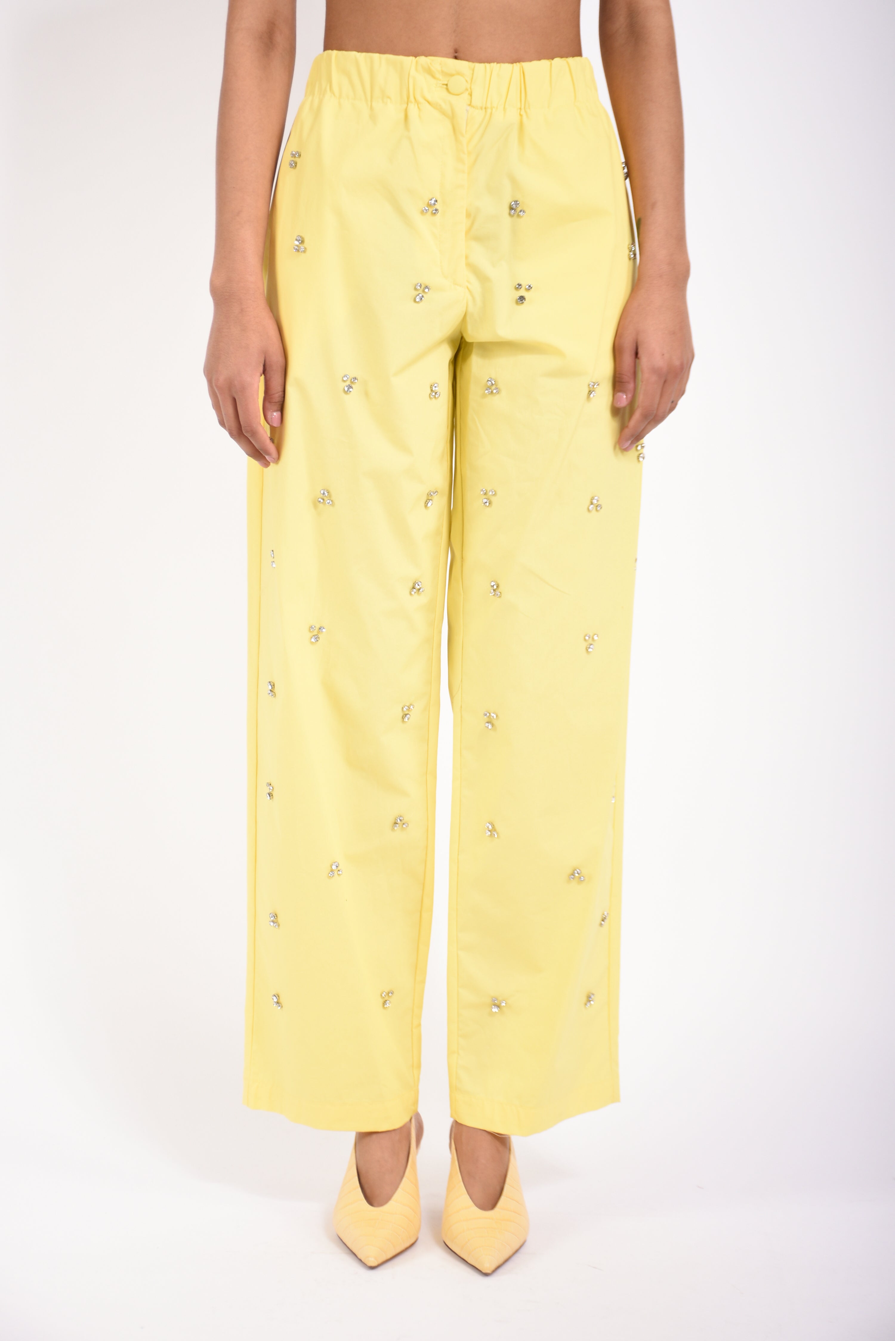 pantaloni in cotone con applicazioni