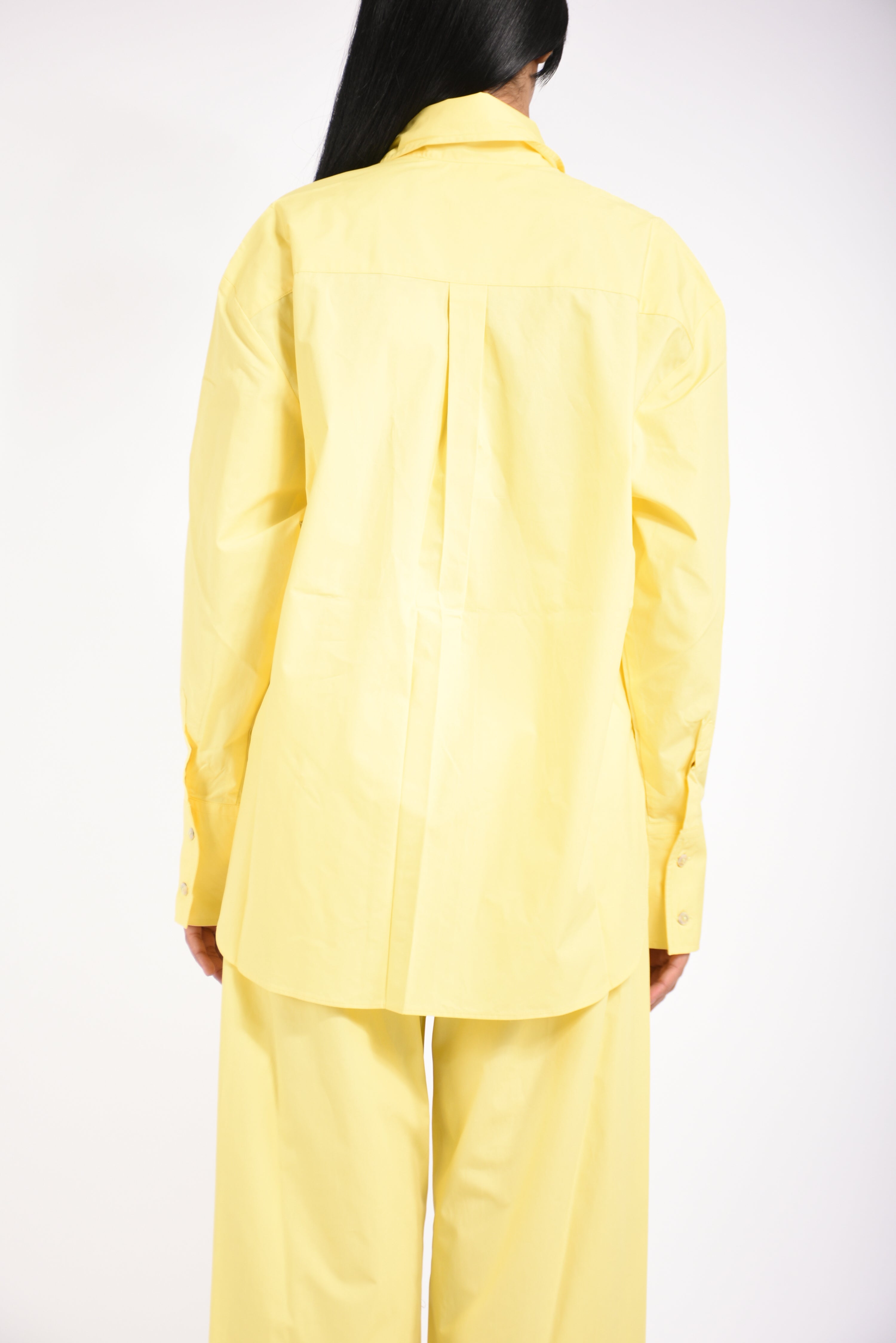 camicia con applicazioni