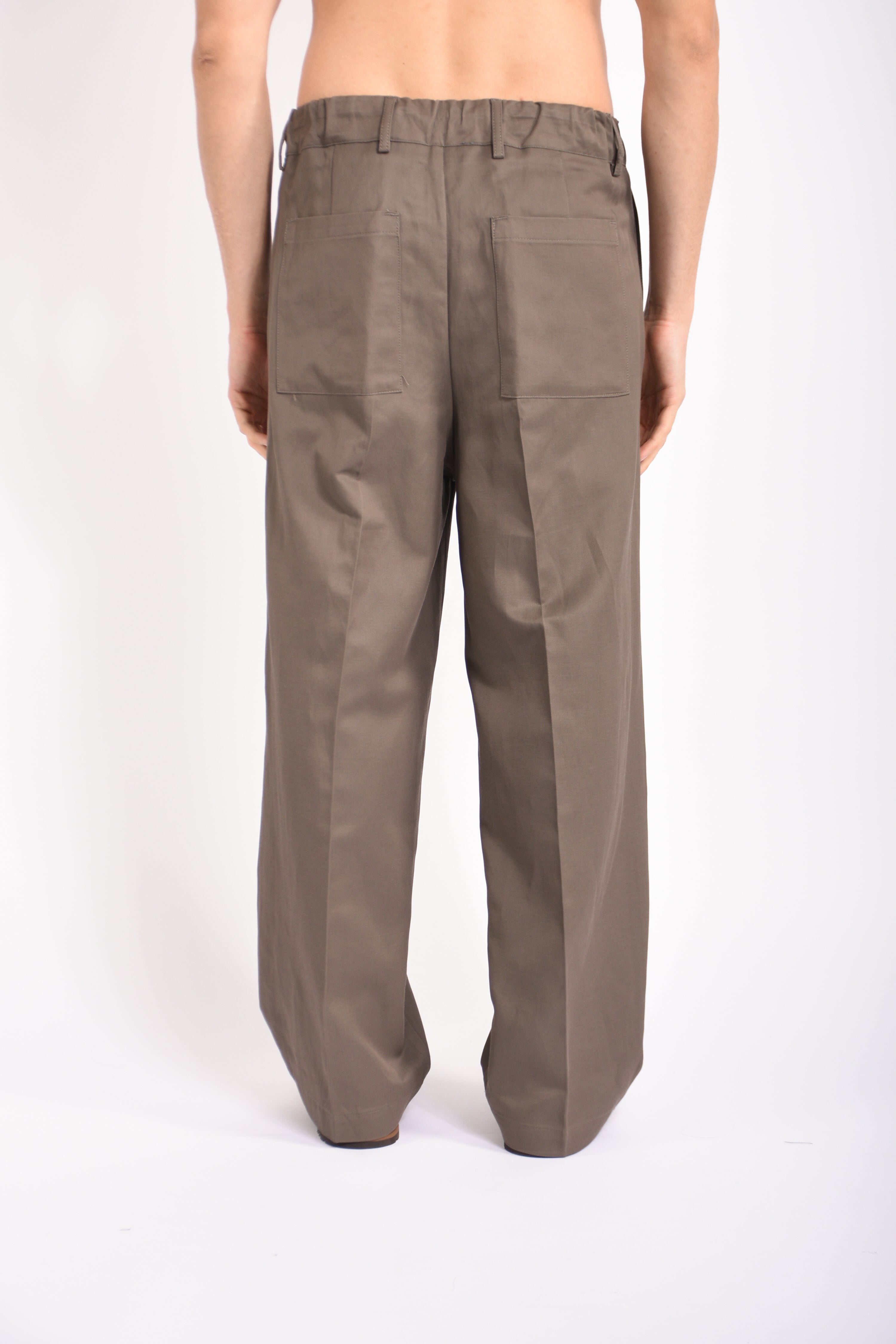 Pantaloni karak