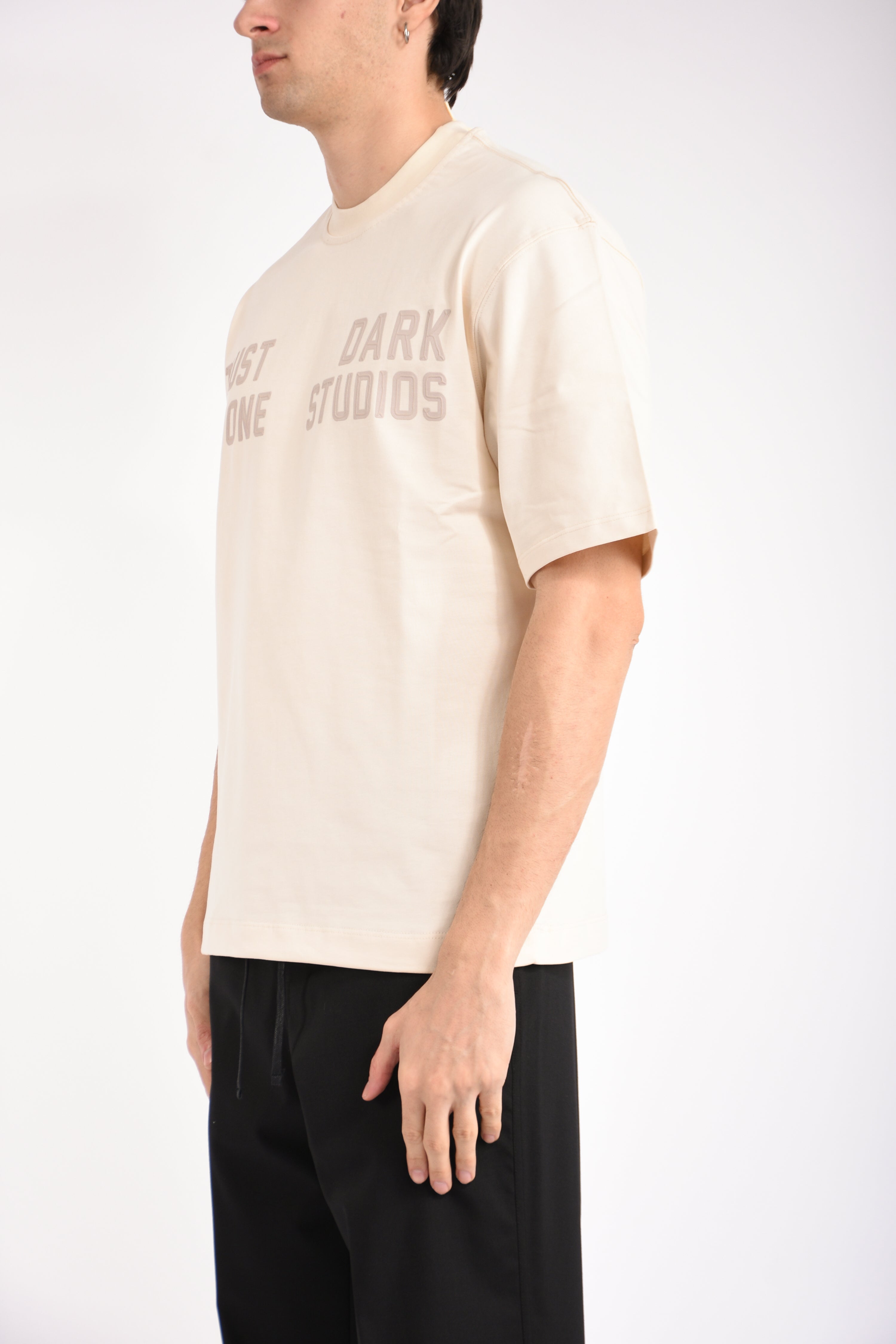 T-shirt trust no one