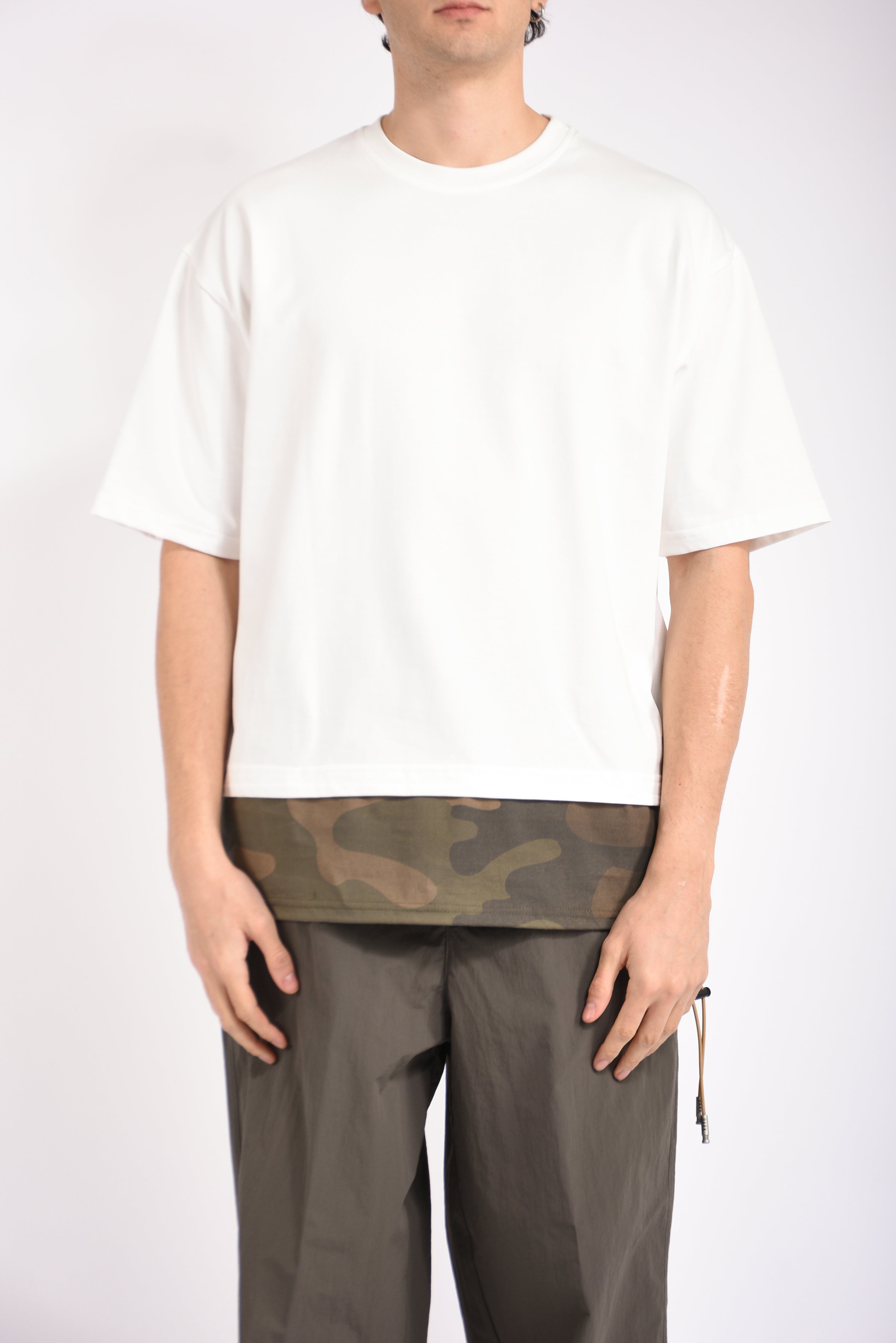 T-shirt taglio mimetico