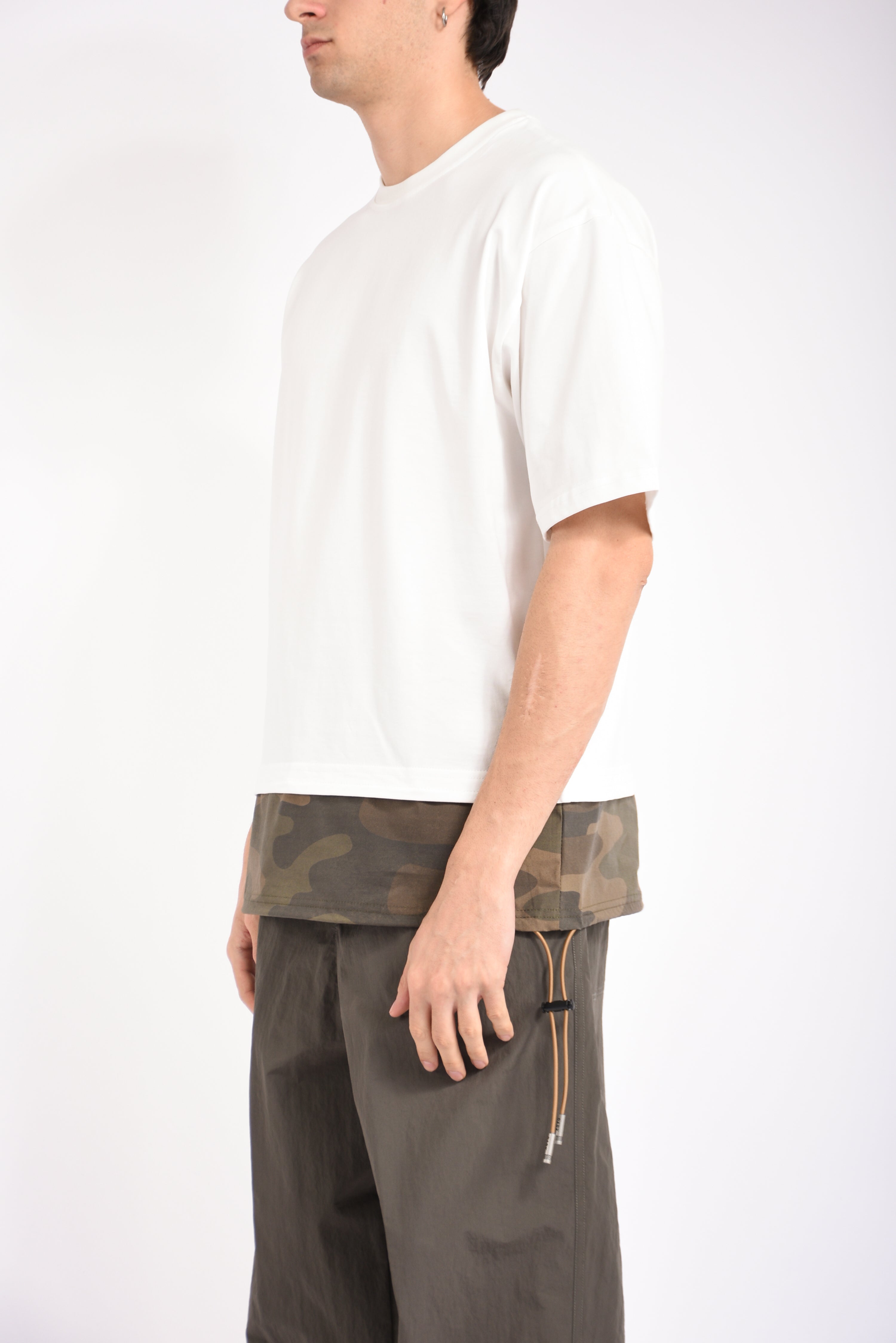 T-shirt taglio mimetico