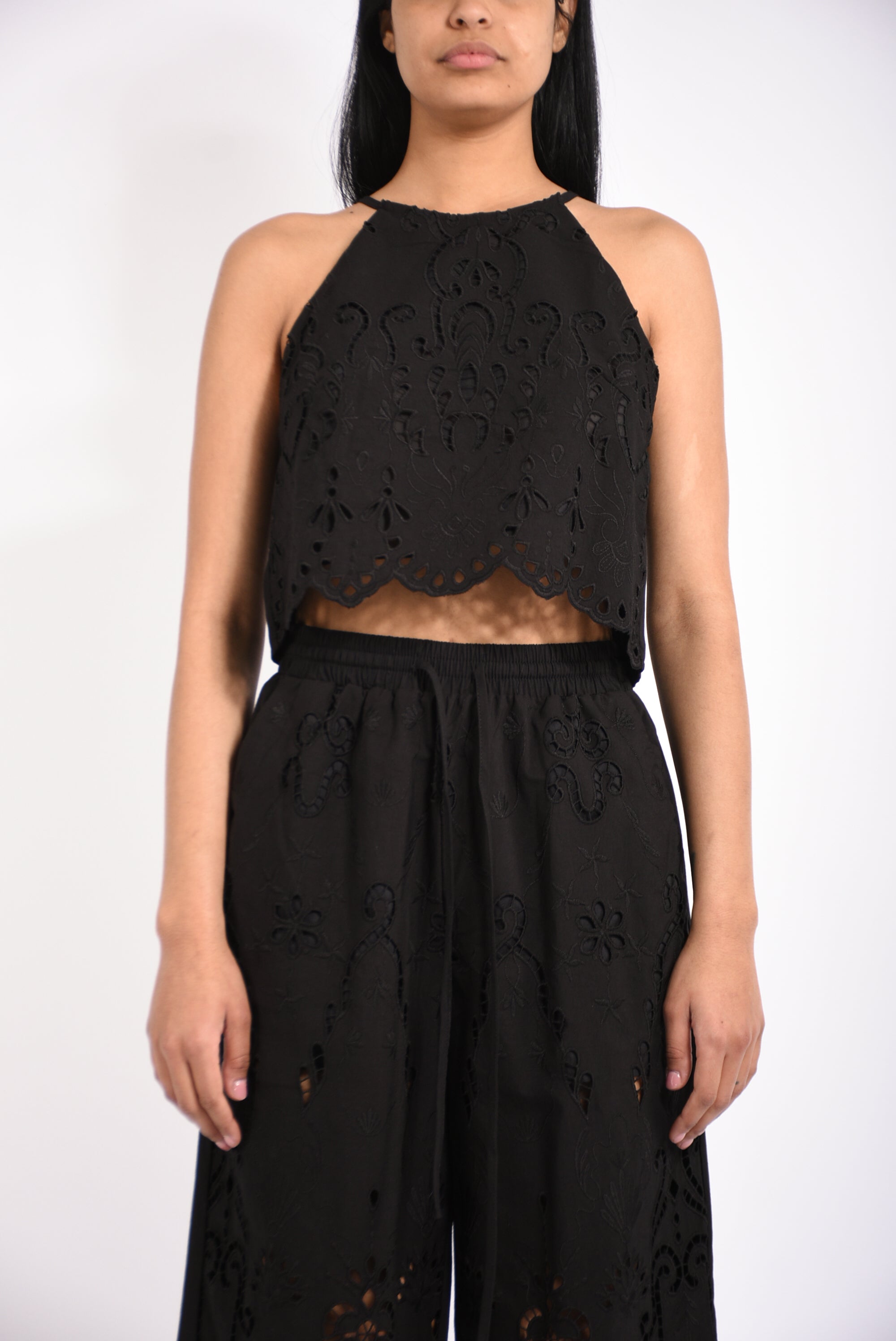 top in cotone con ricami