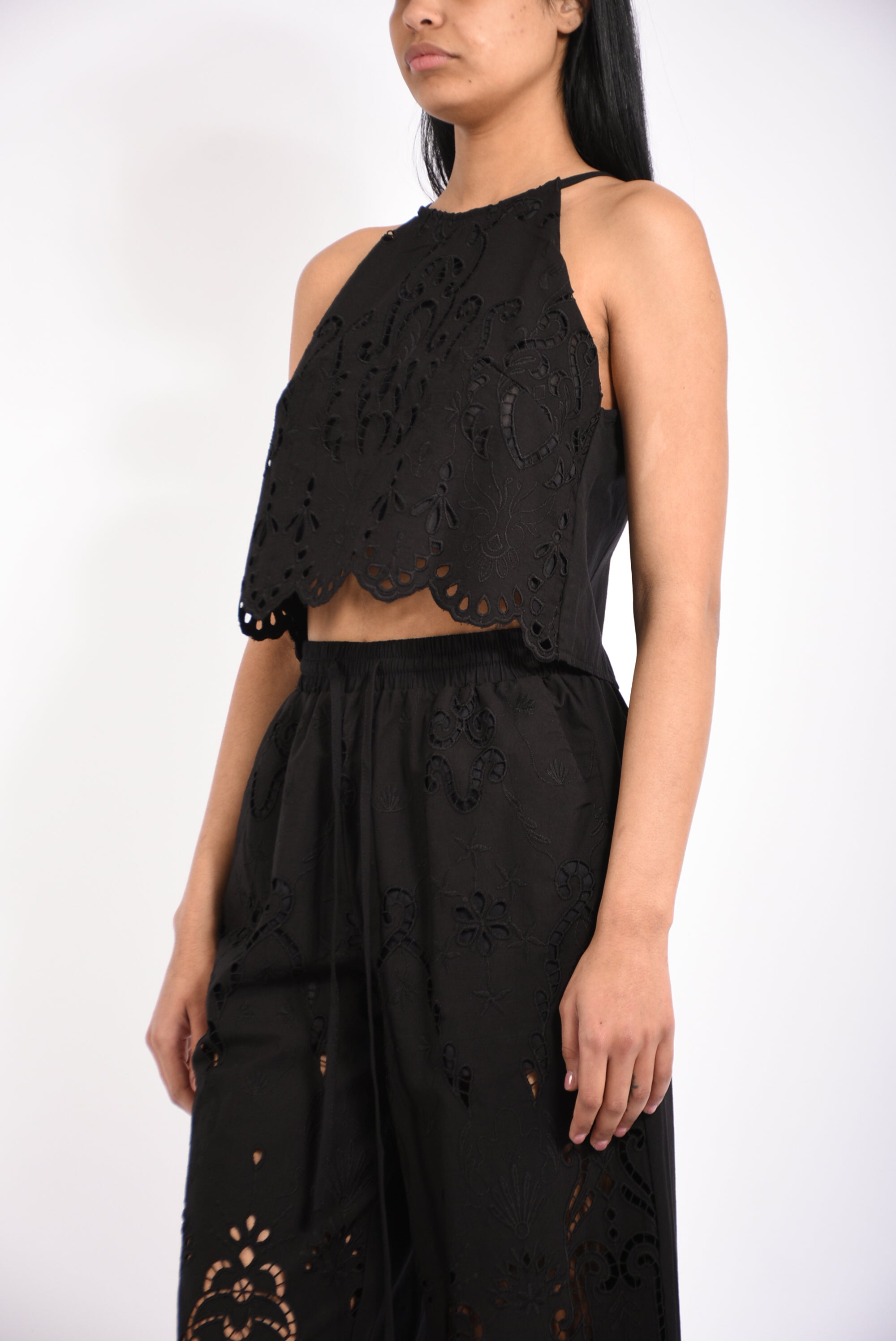 top in cotone con ricami