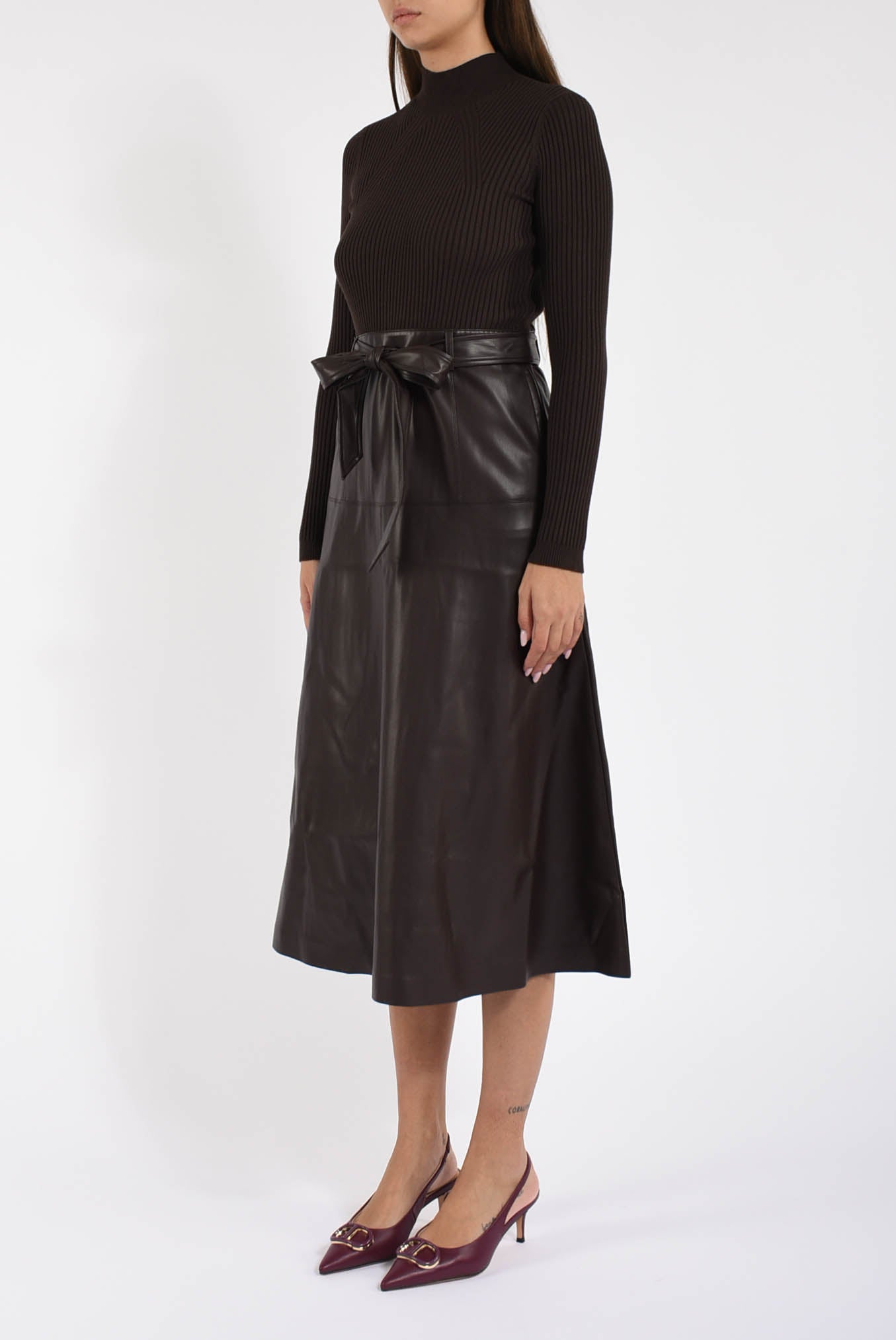 Abito lungo in maglia ed effetto pelle