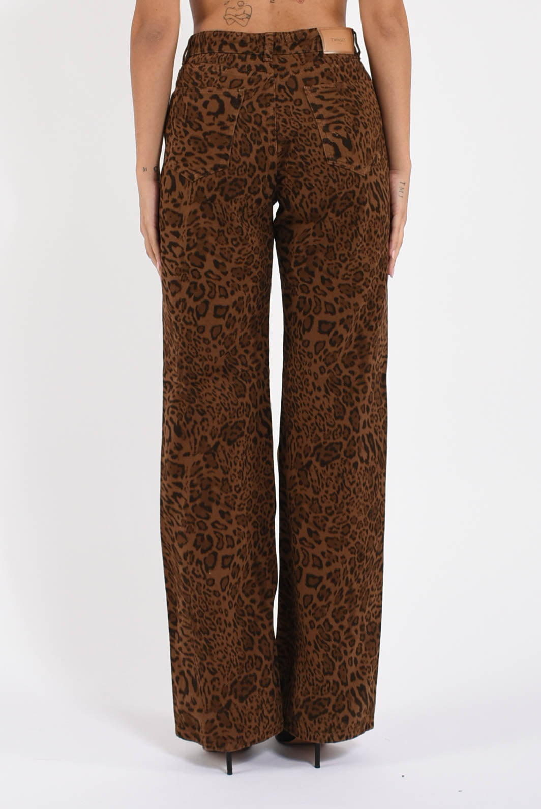 Pantaloni in bull a stampa animalier