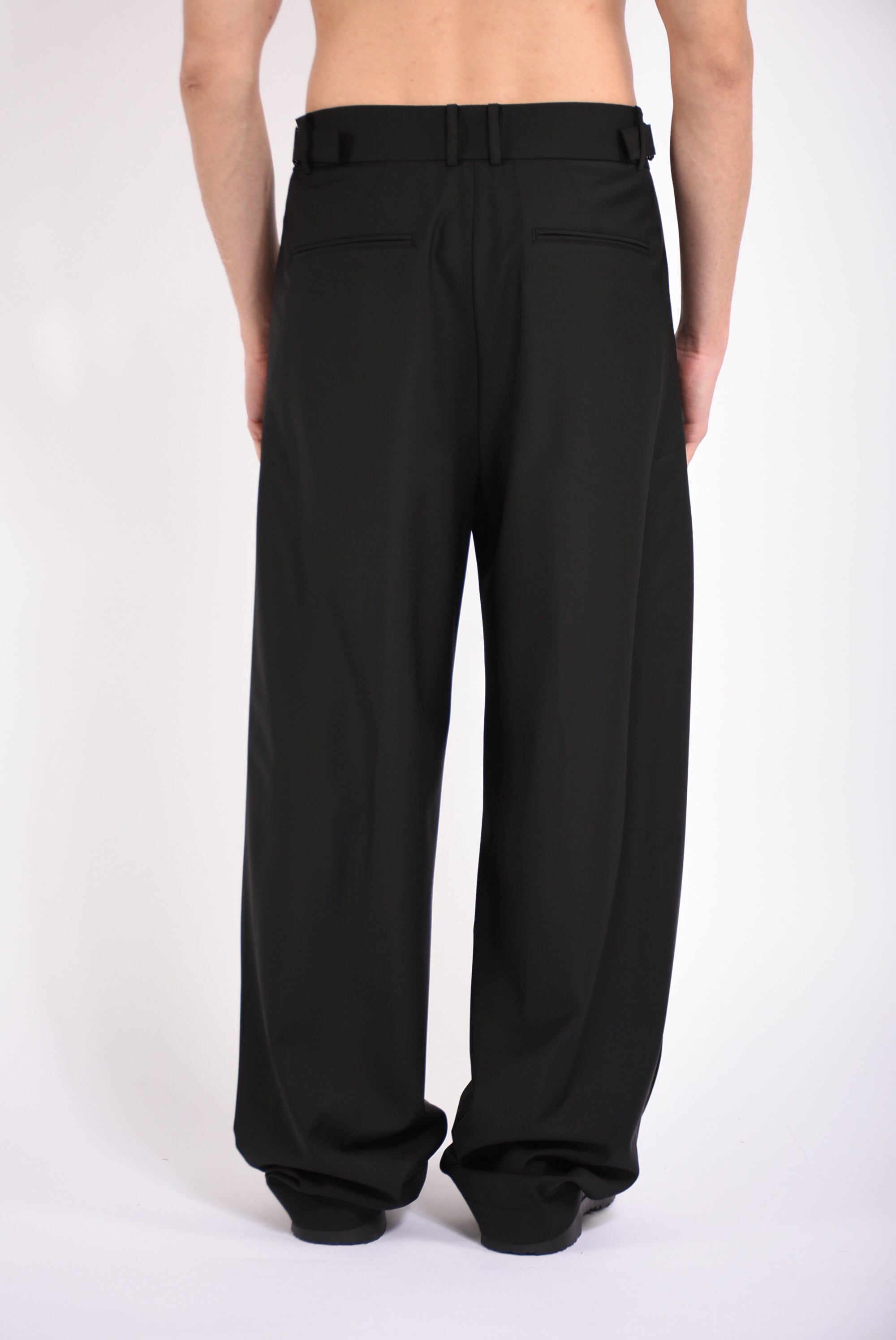 Pantaloni over con pinces in fresco lana