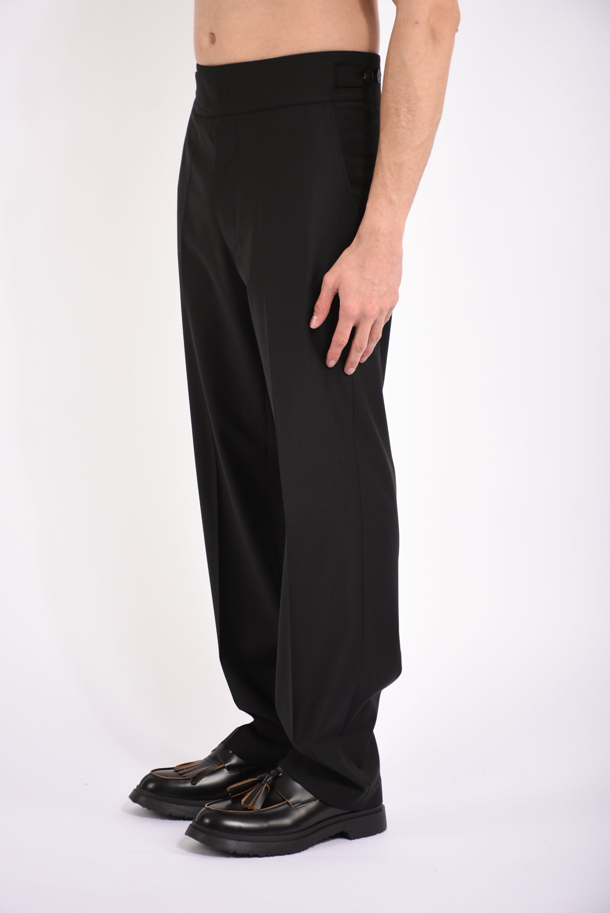 Pantaloni con pinces in fresco lana
