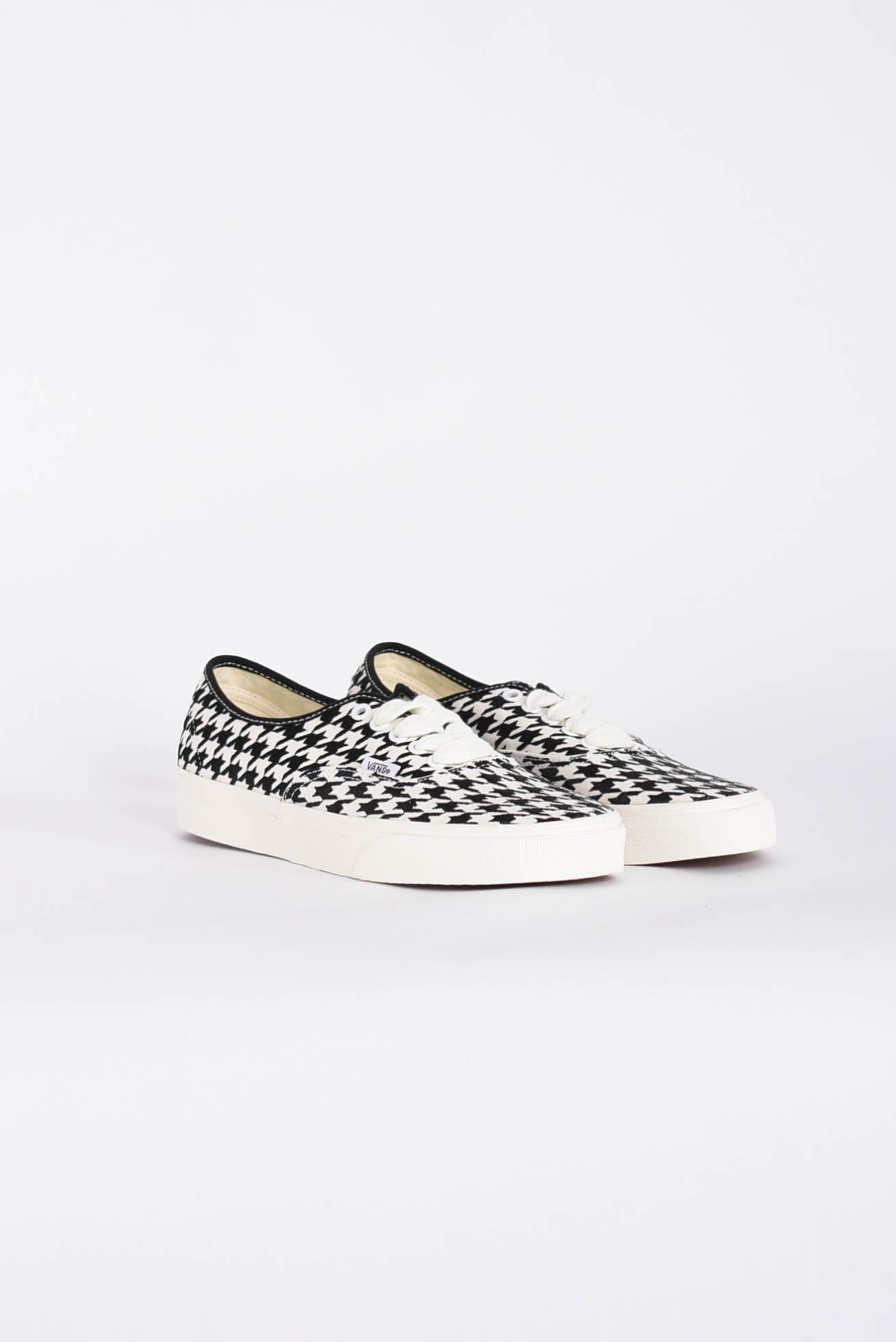 Sneakers authentic