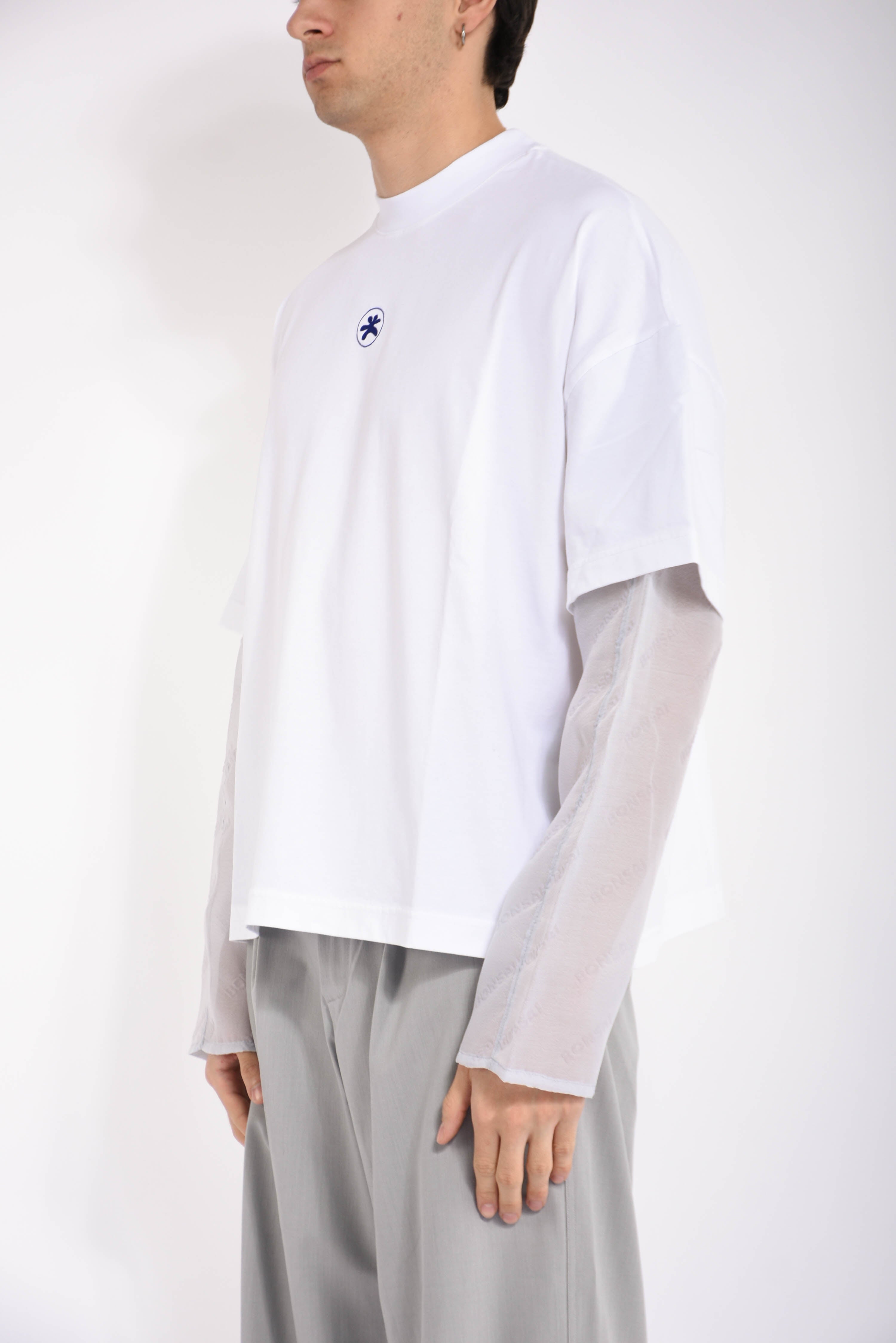 t-shirt seasonal logo