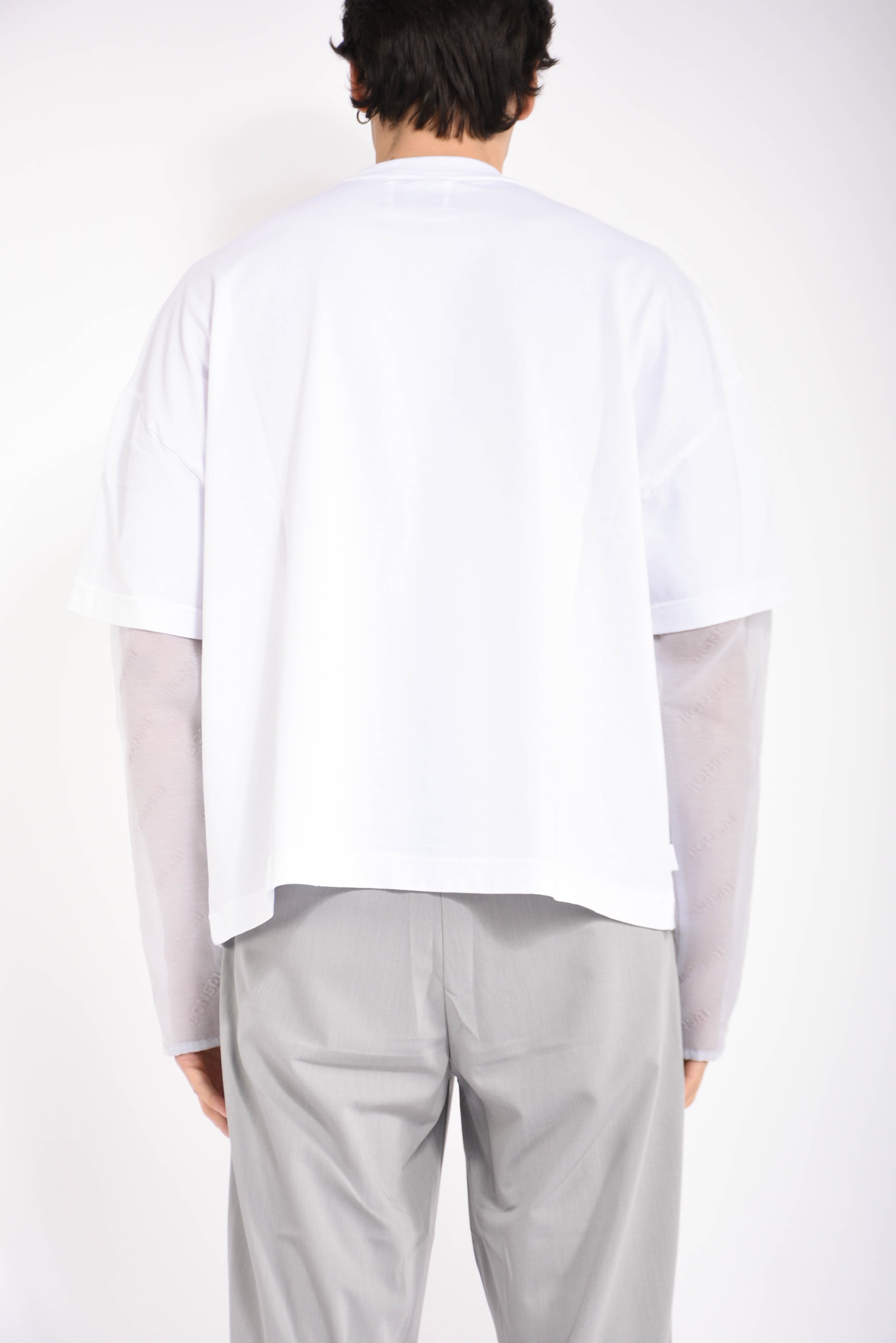 t-shirt seasonal logo