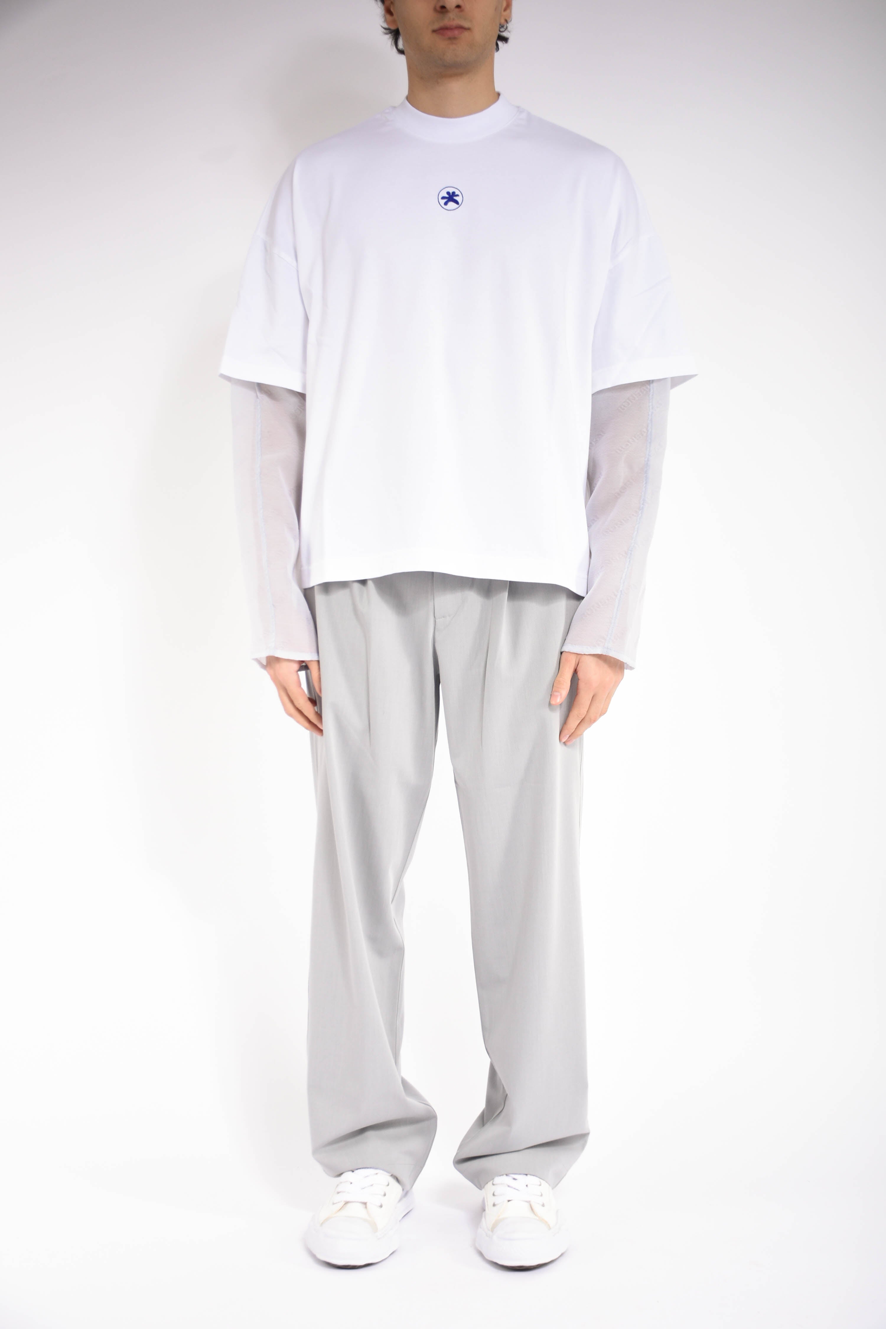 t-shirt seasonal logo