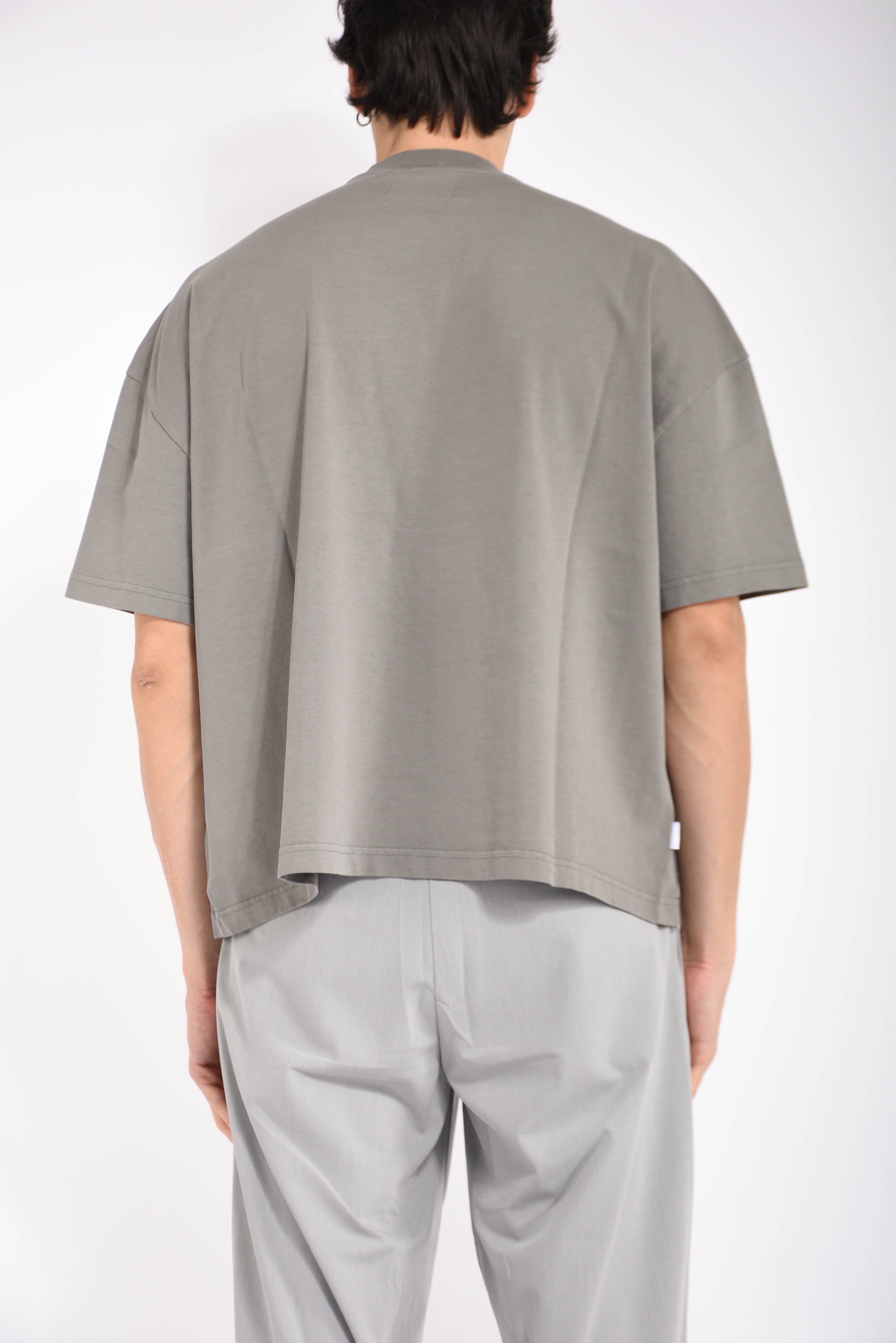 t-shirt seasonal logo graphic