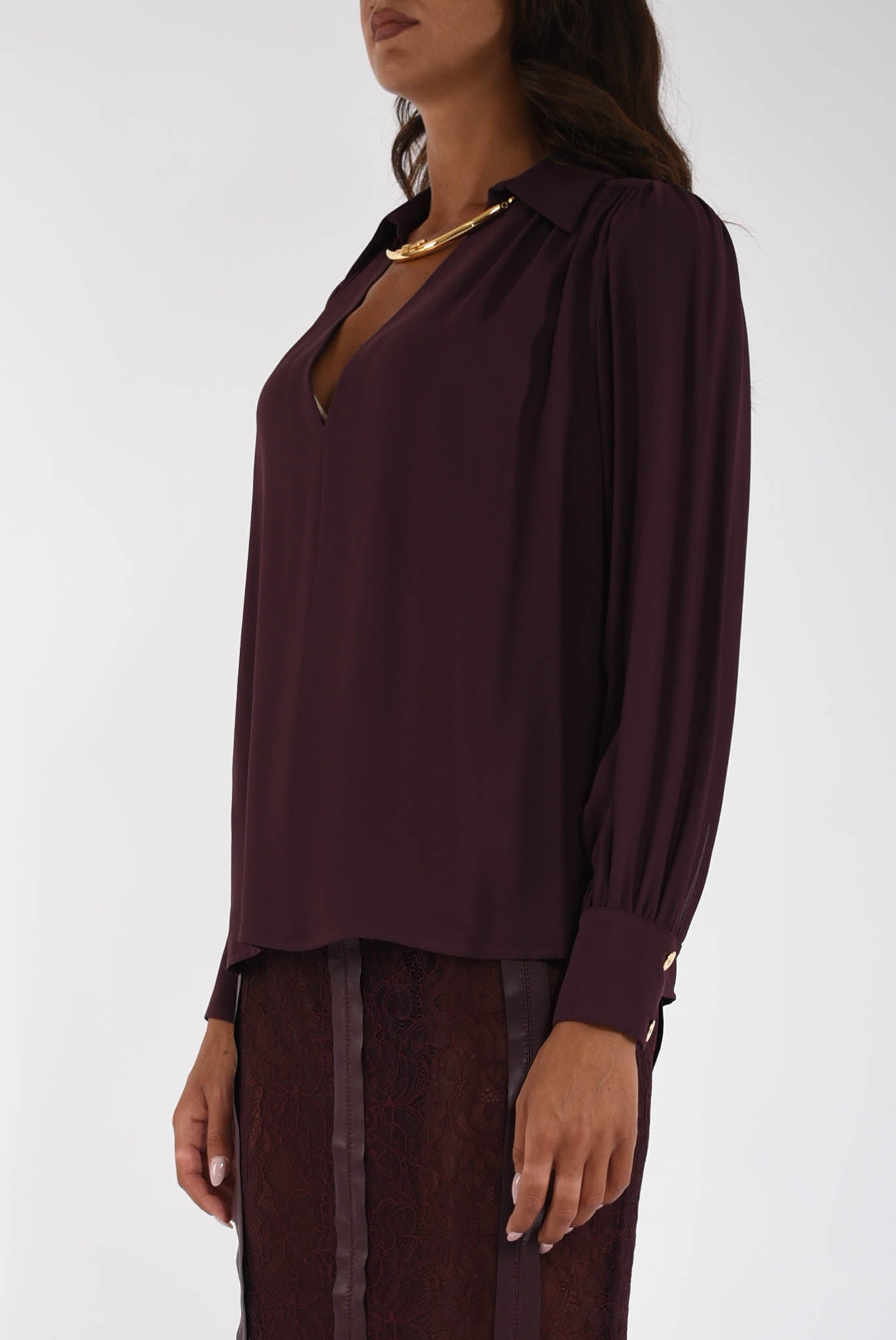 Camicia in georgette con dettaglio gioiello