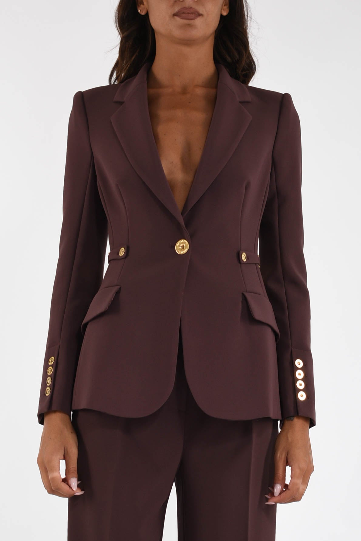 Giacca in crêpe leggero con dettagli gioiello