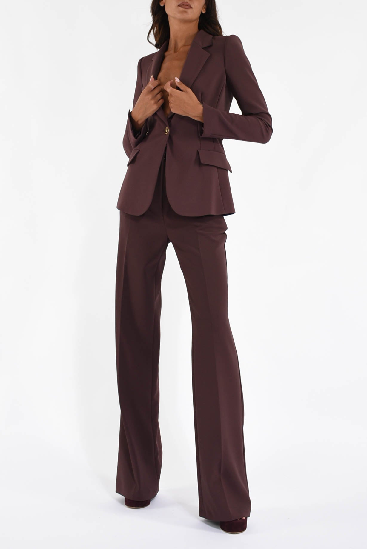 Giacca in crêpe leggero con dettagli gioiello