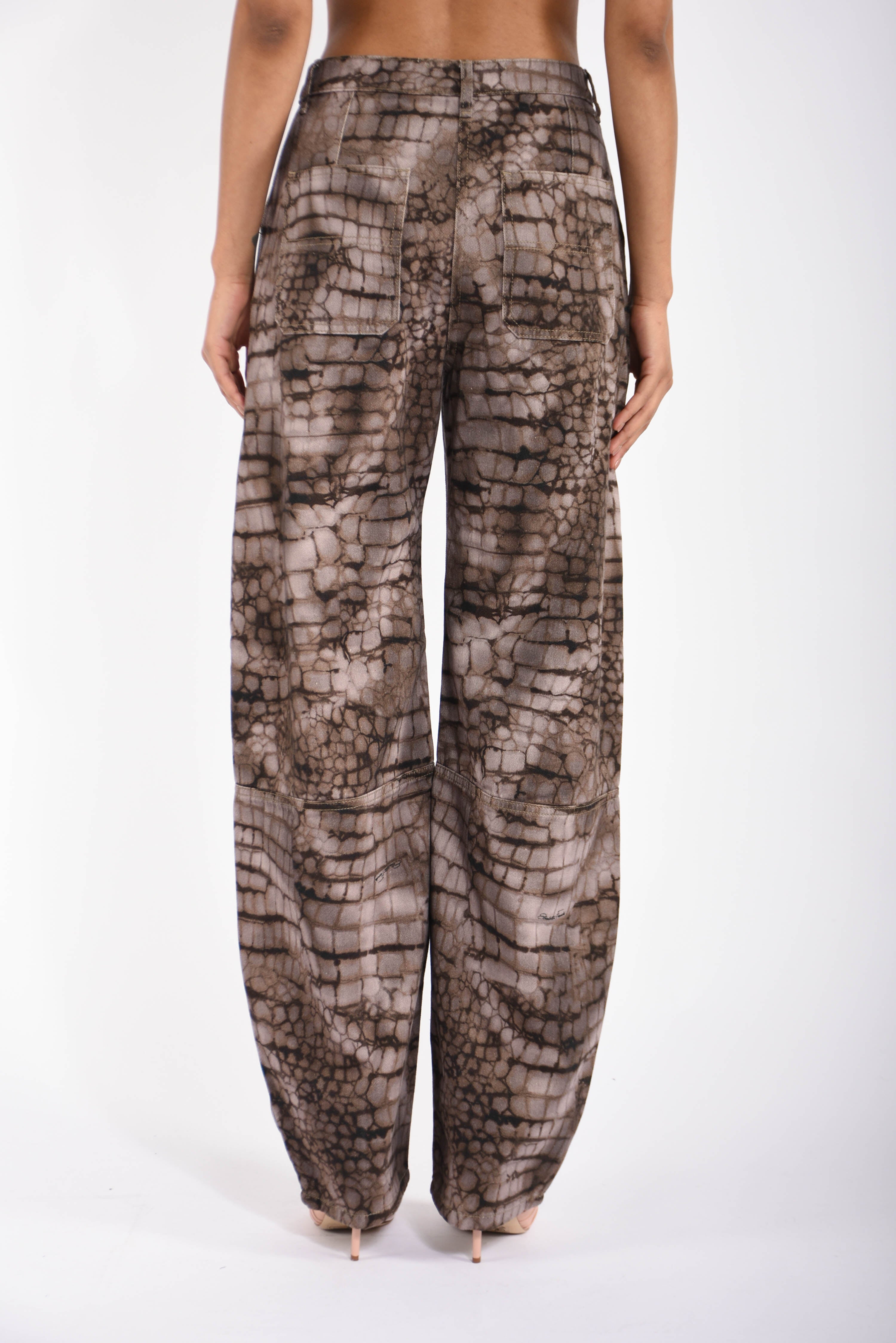 Jeans in drill con stampa alligatore