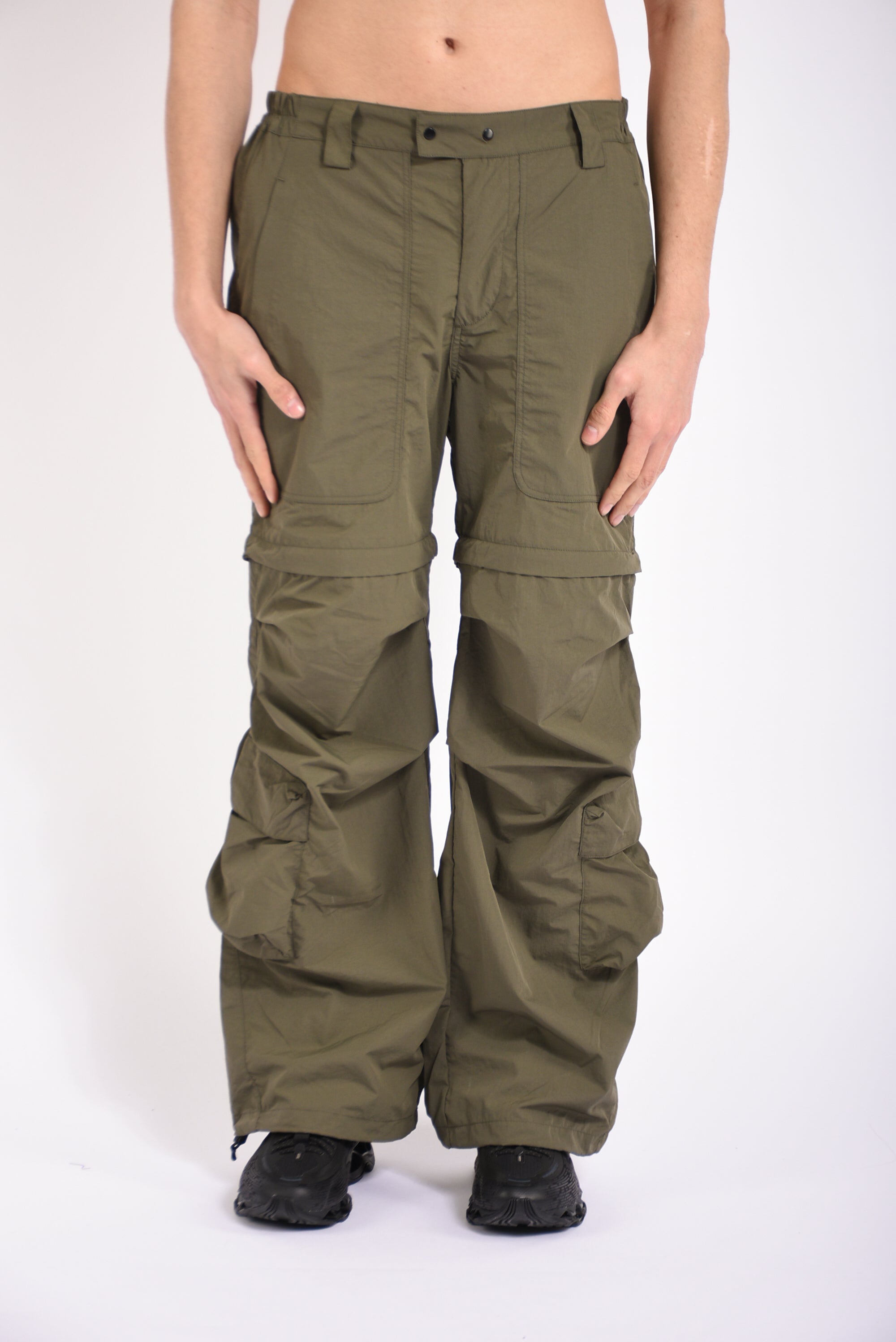 Pantaloni cargo in nylon