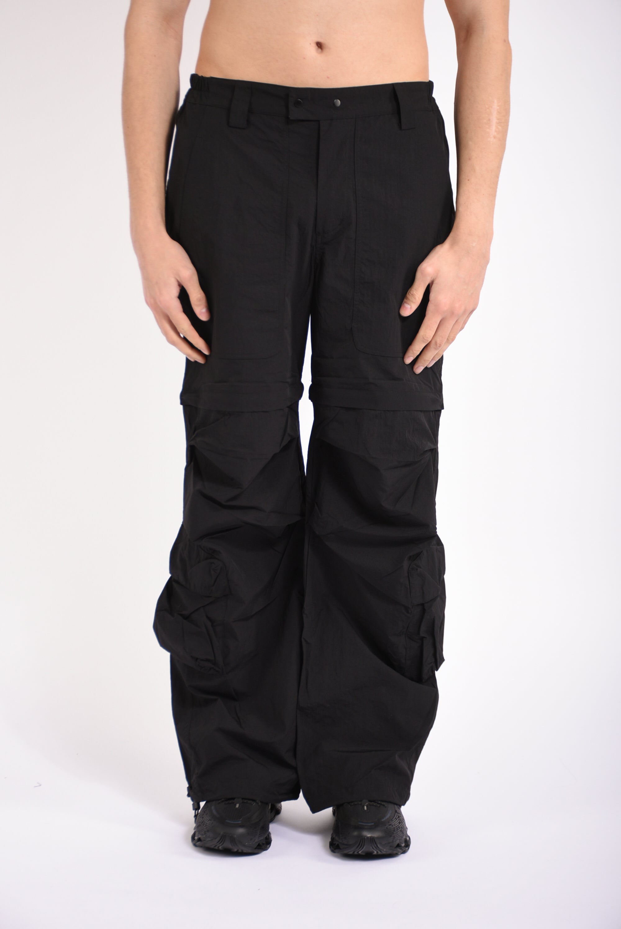 Pantaloni cargo in nylon