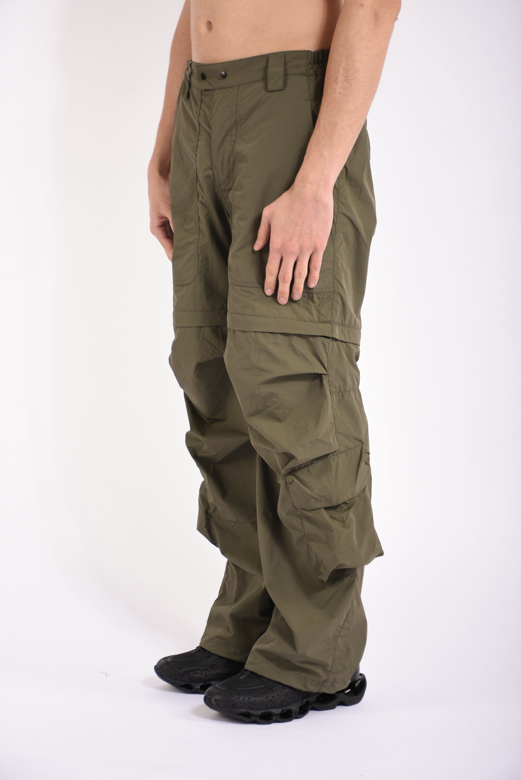 Pantaloni cargo in nylon
