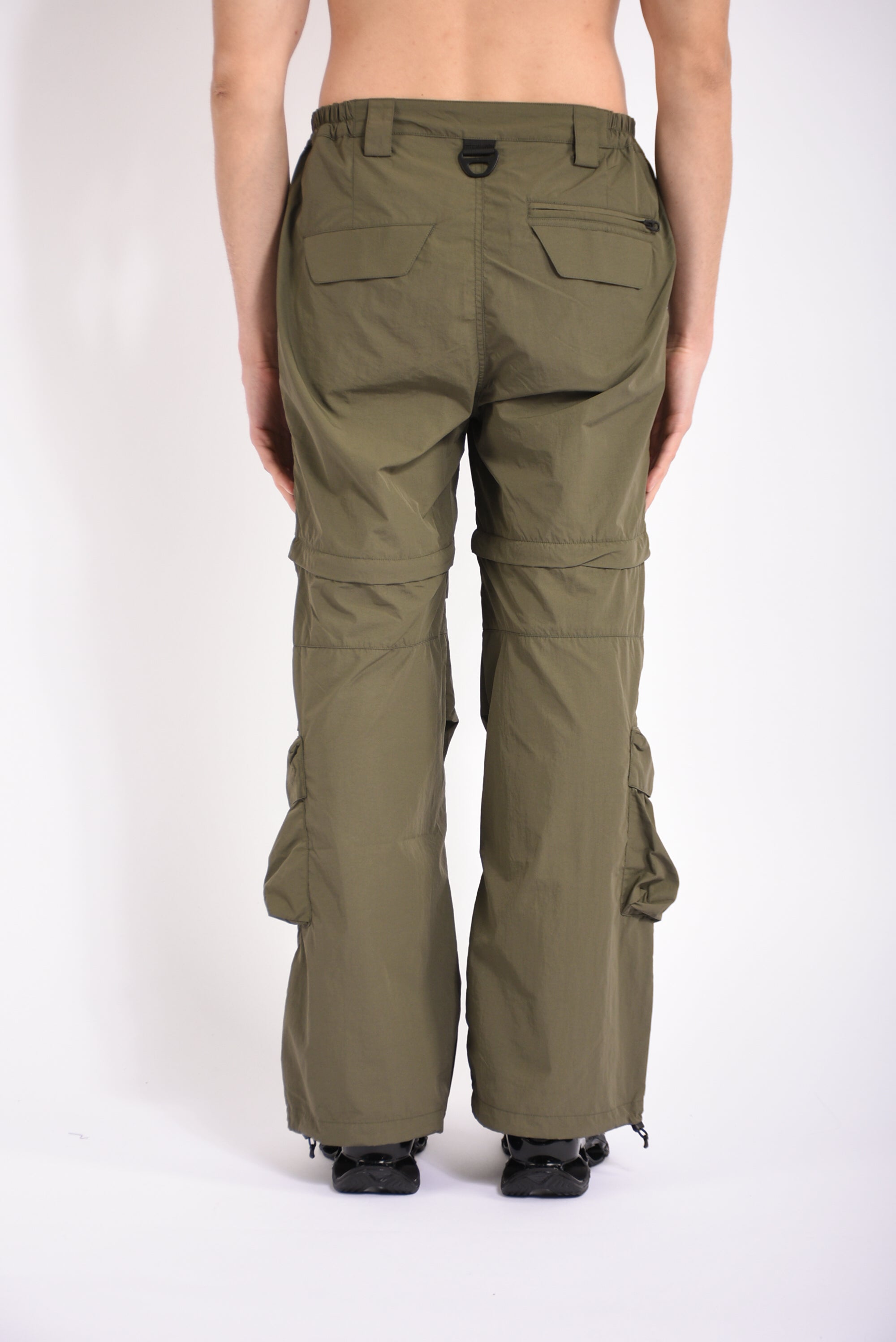 Pantaloni cargo in nylon