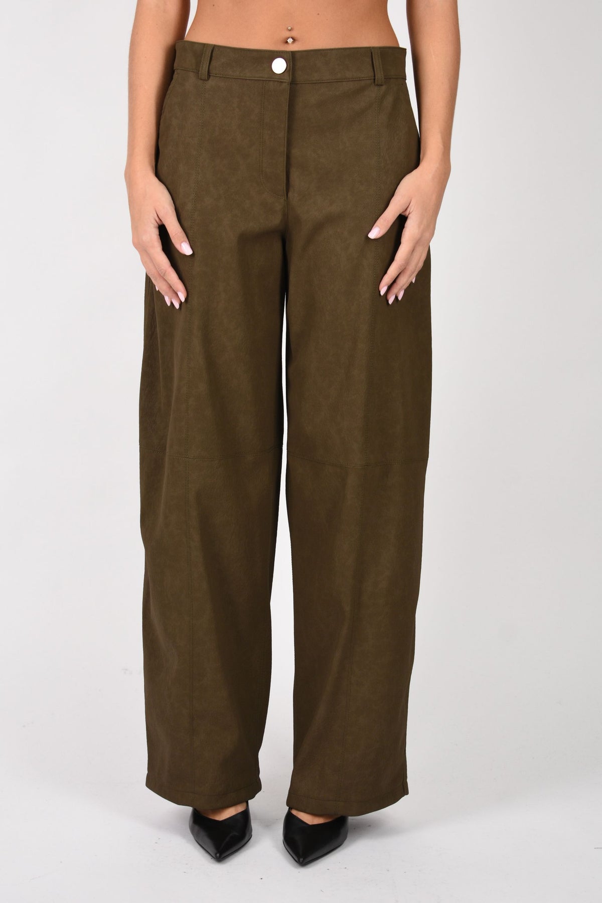 Pantaloni straight effetto pelle nabuk 107710A3MD