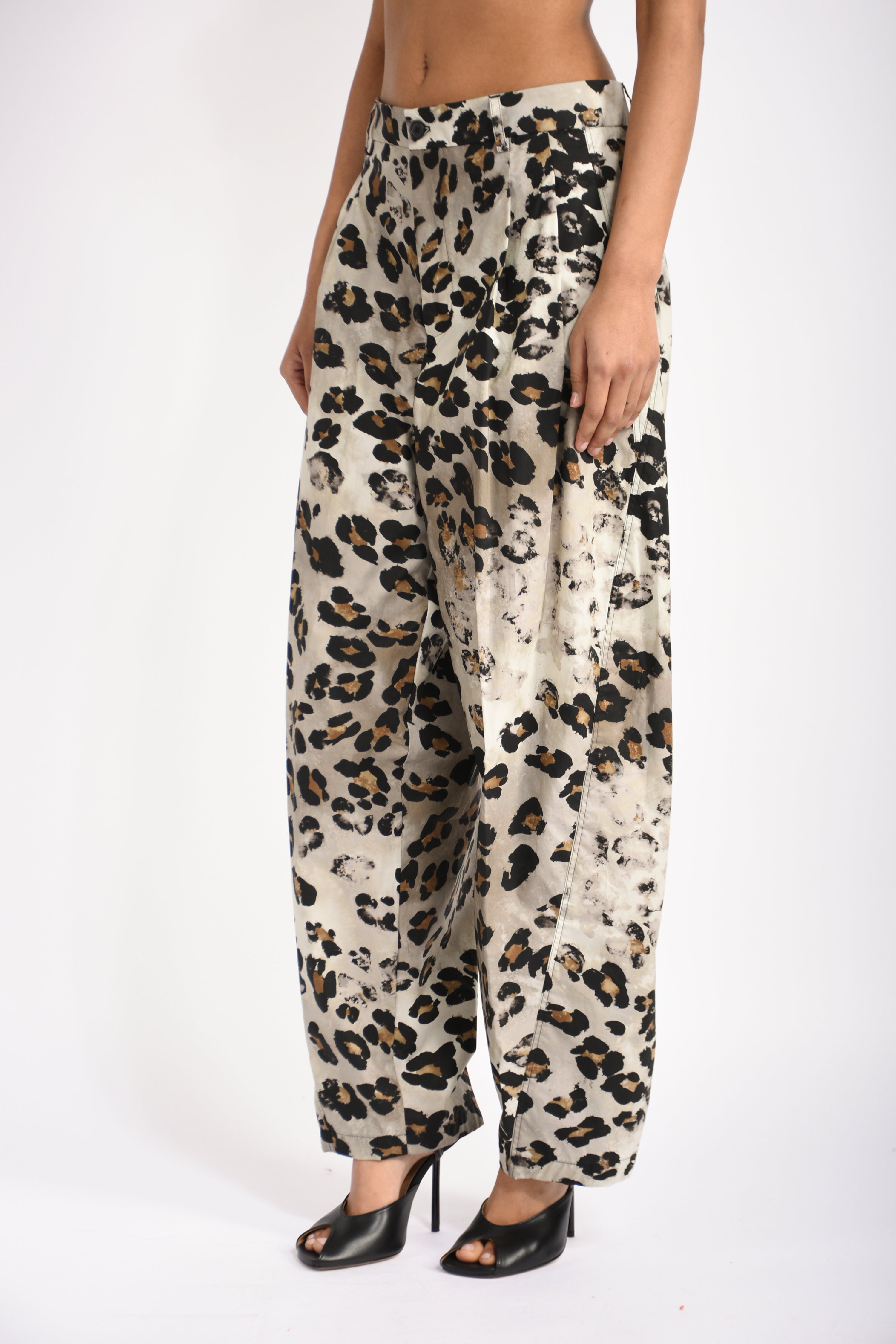 pantaloni ampi con stampa animalier