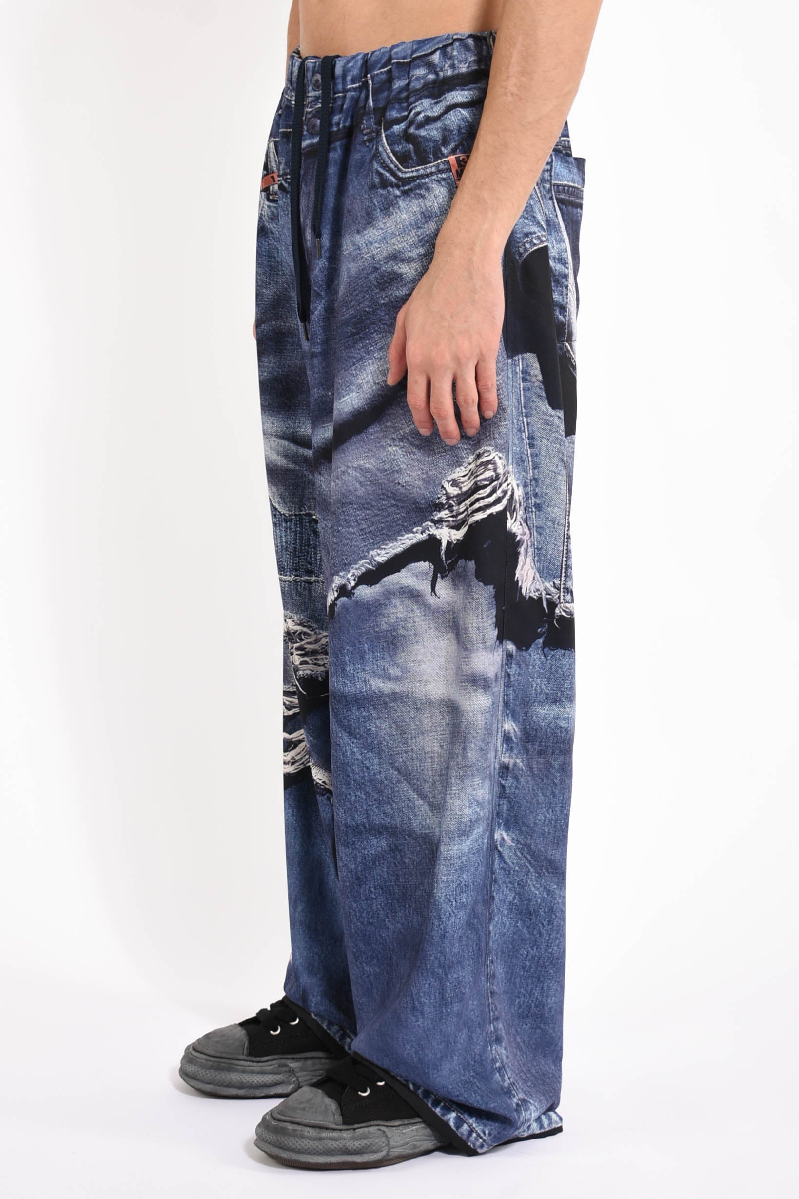 pantaloni all over printed