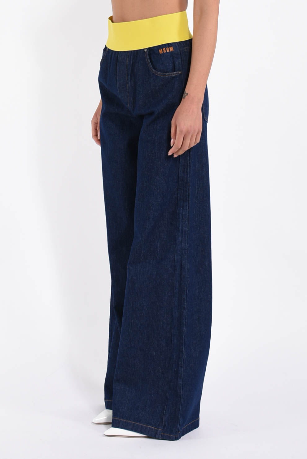 jeans a zampa con fascia elastica