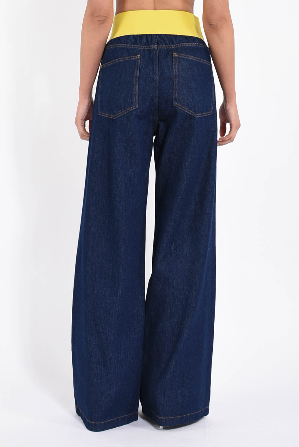 jeans a zampa con fascia elastica