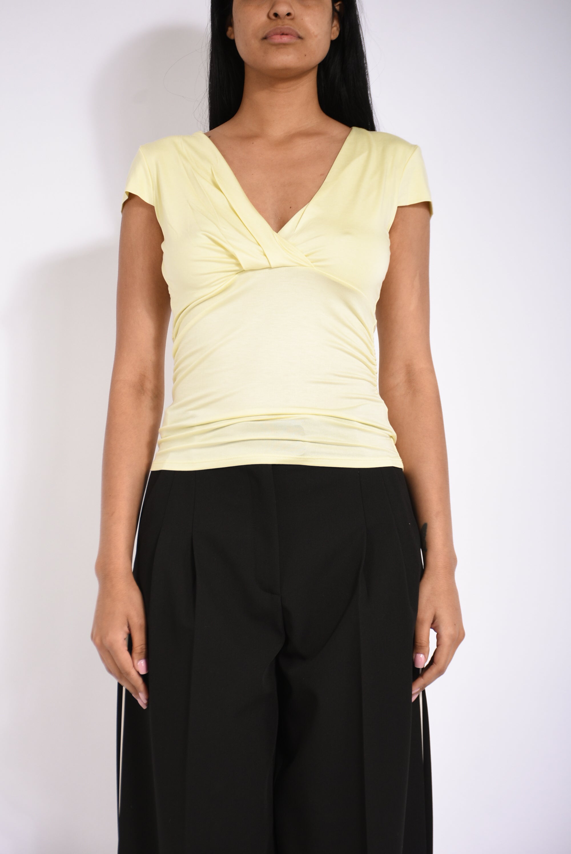T-shirt leggera con drappeggi