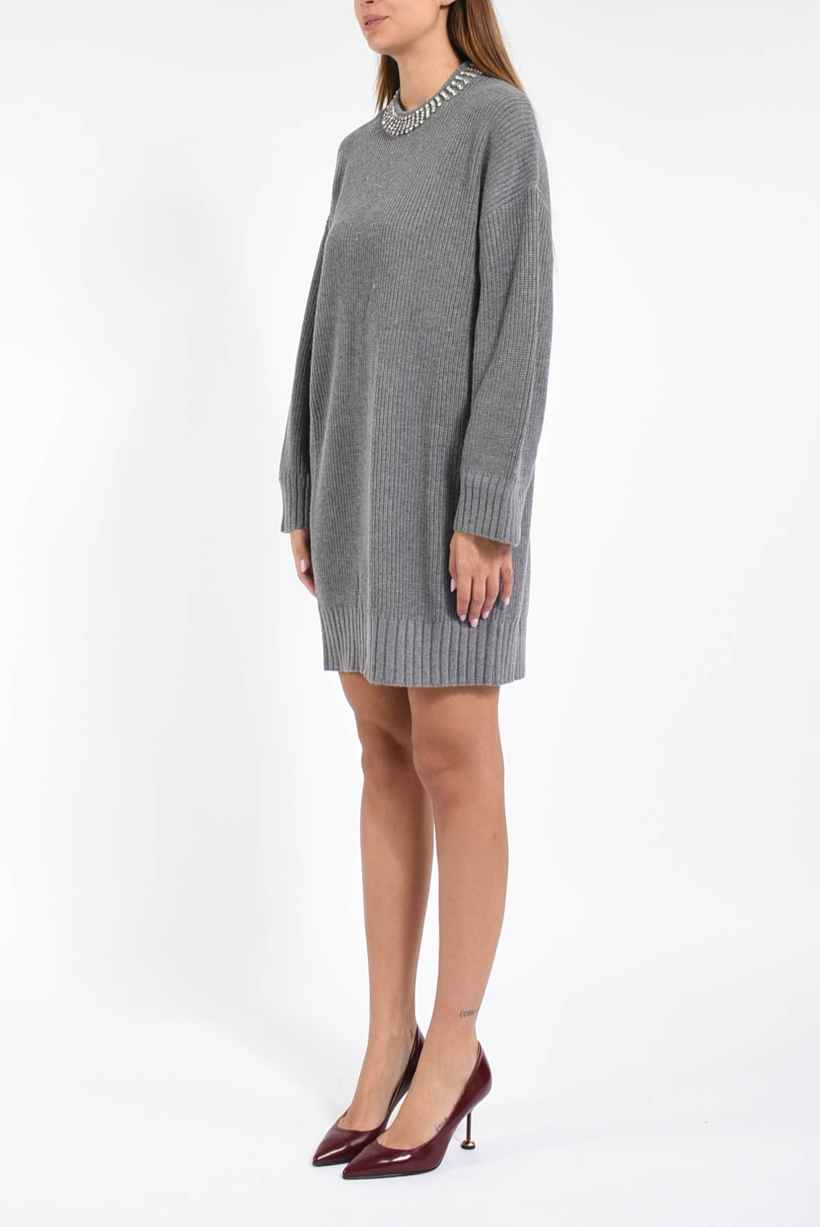 abito in maglia con collo strass