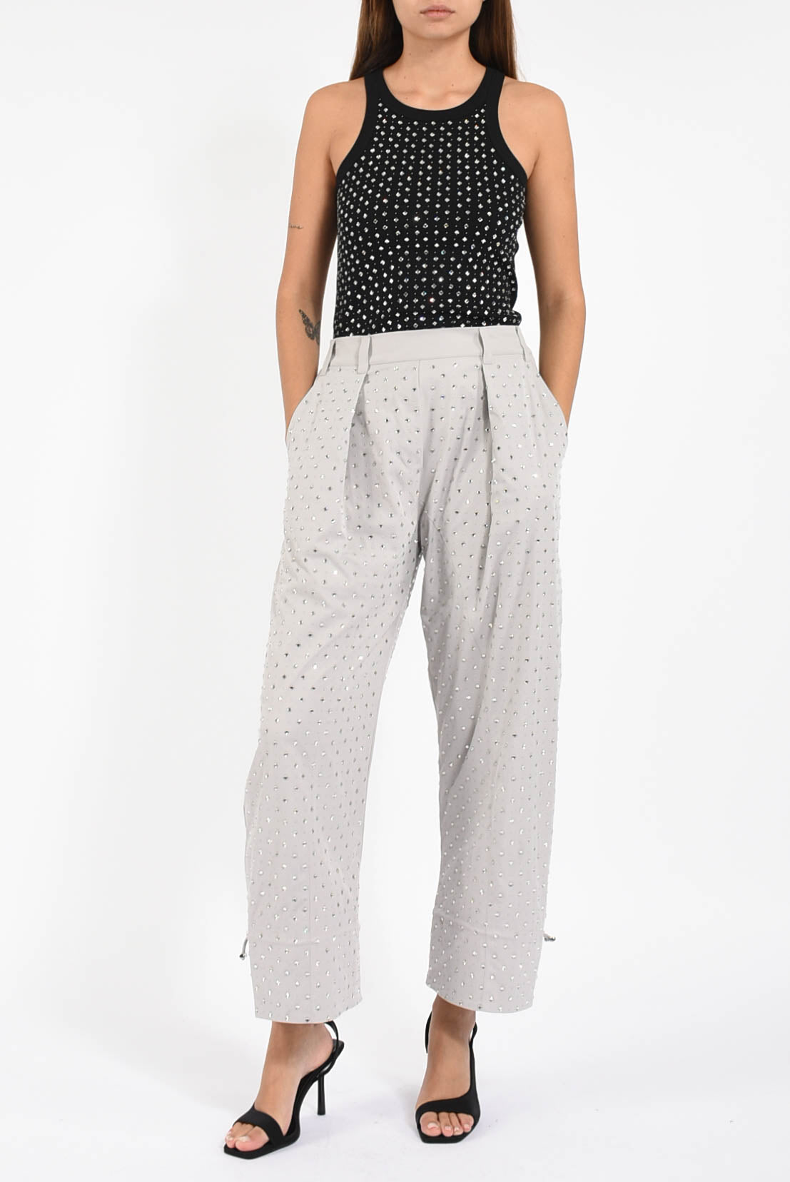 canotta con strass e borchie