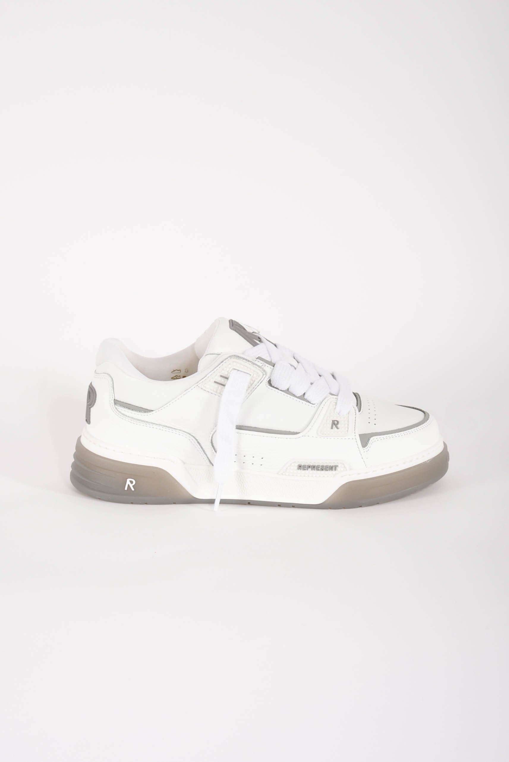 sneakers studio
