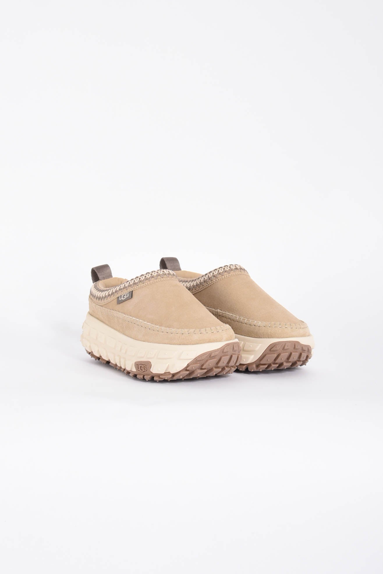 Slip on venture daze