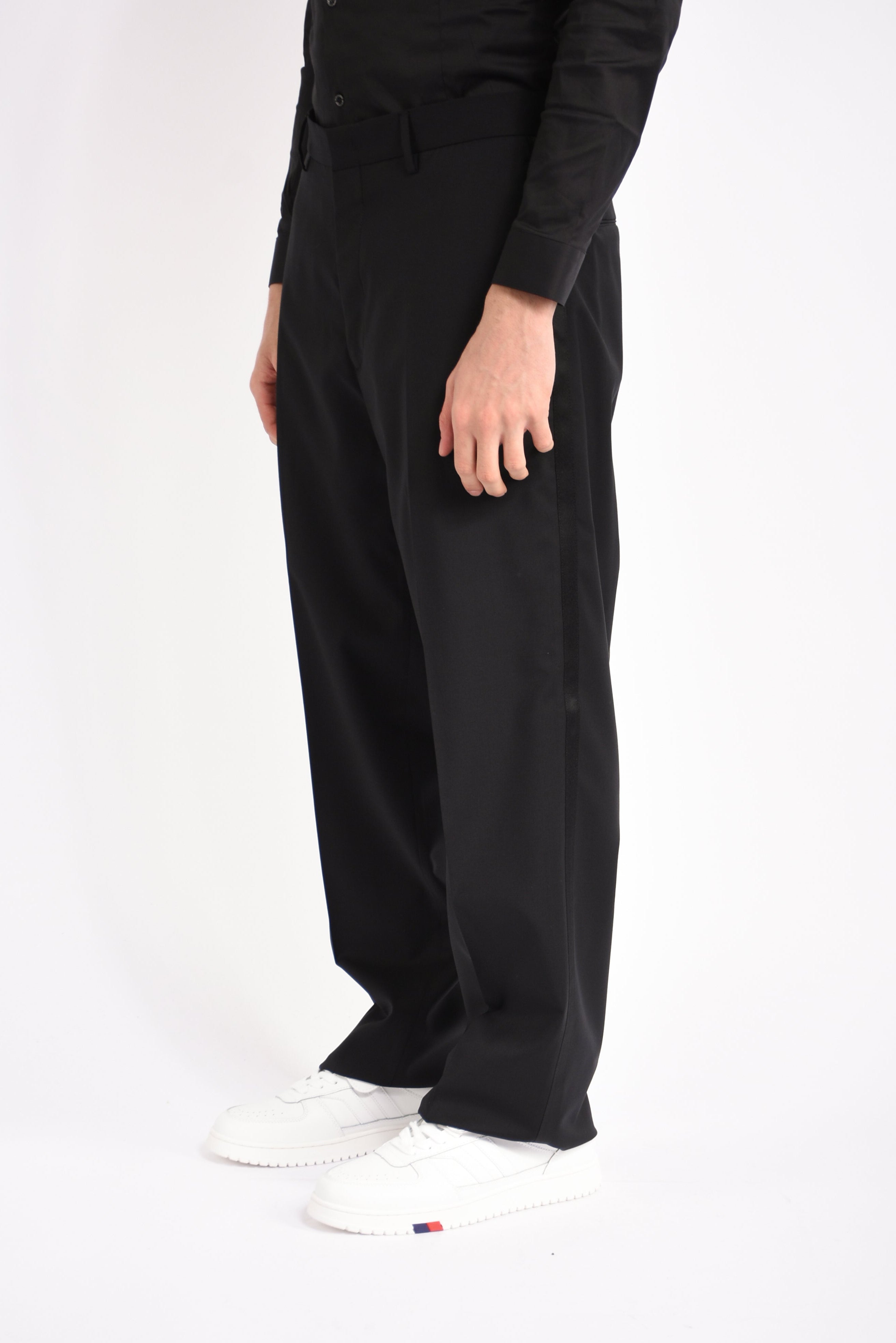 Pantaloni in fresco lana