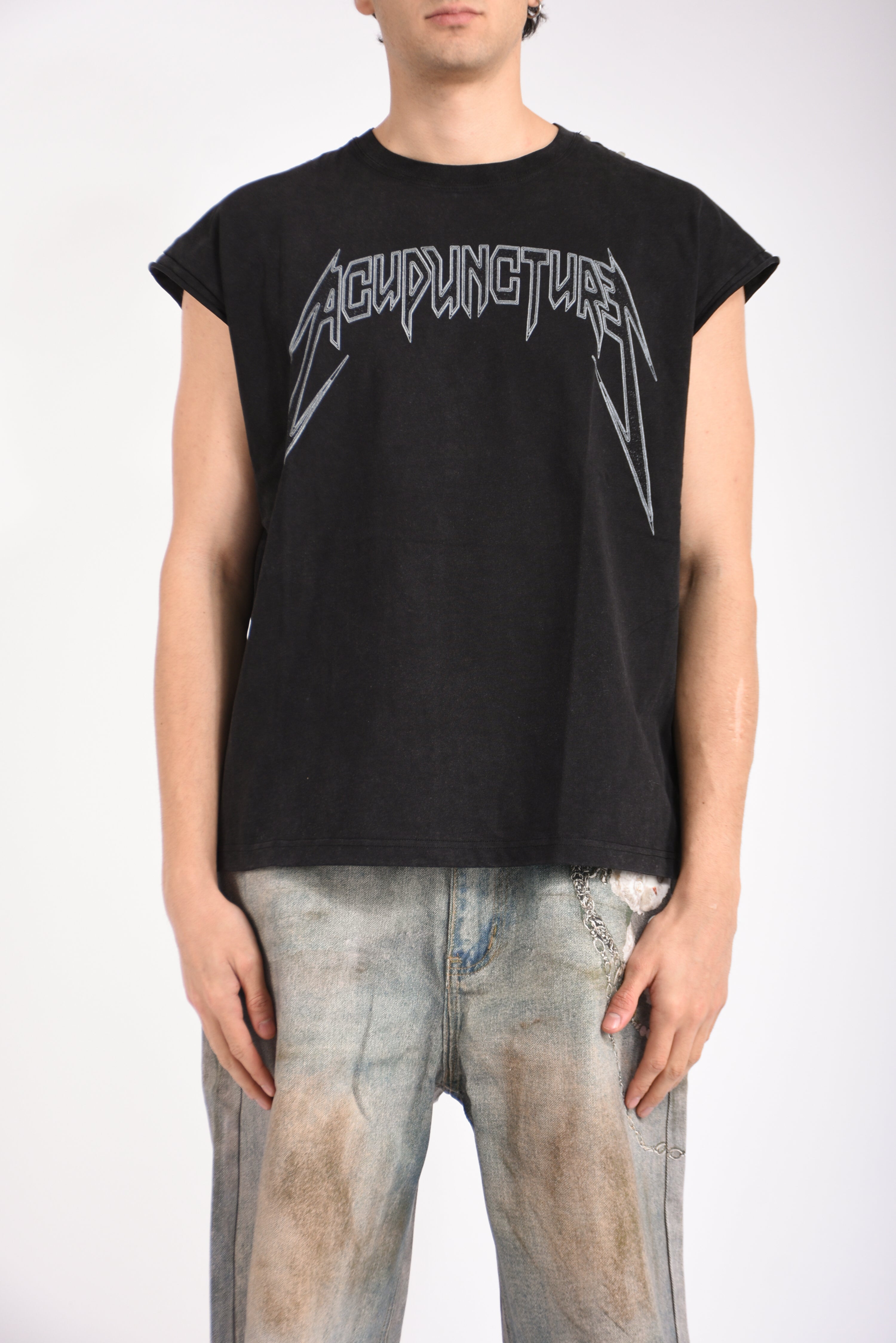 Smanicato studded metal