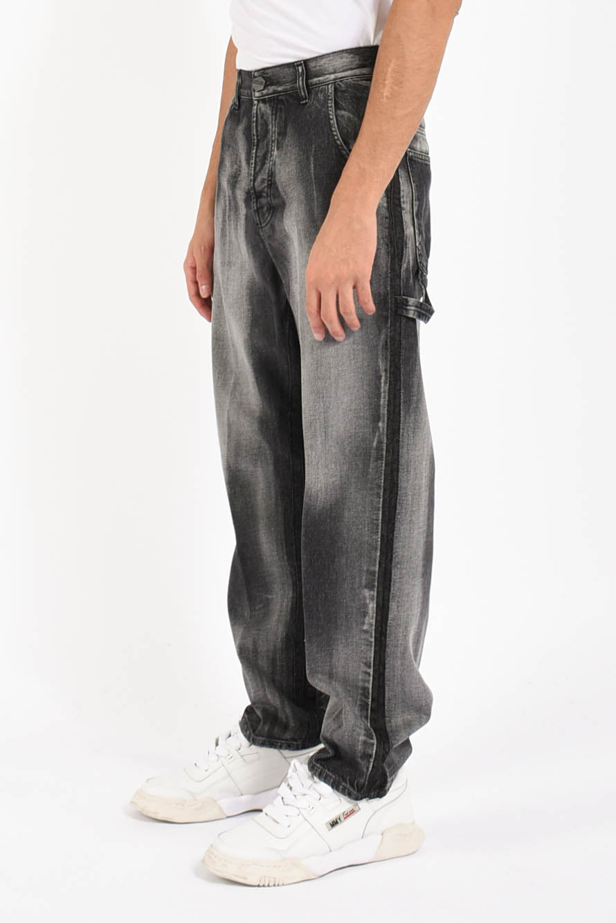 Jeans worker