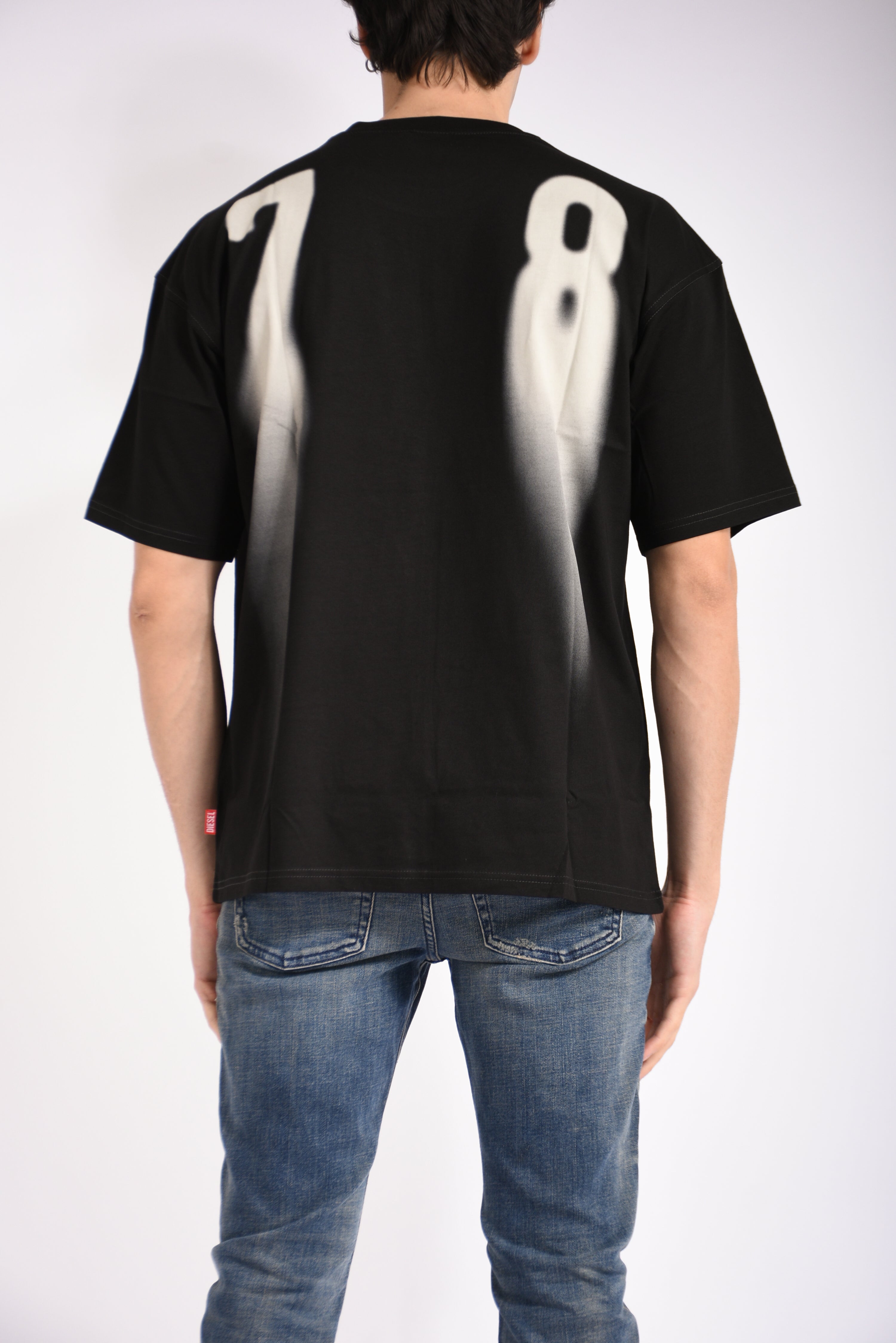 T-shirt con logo sbiadito