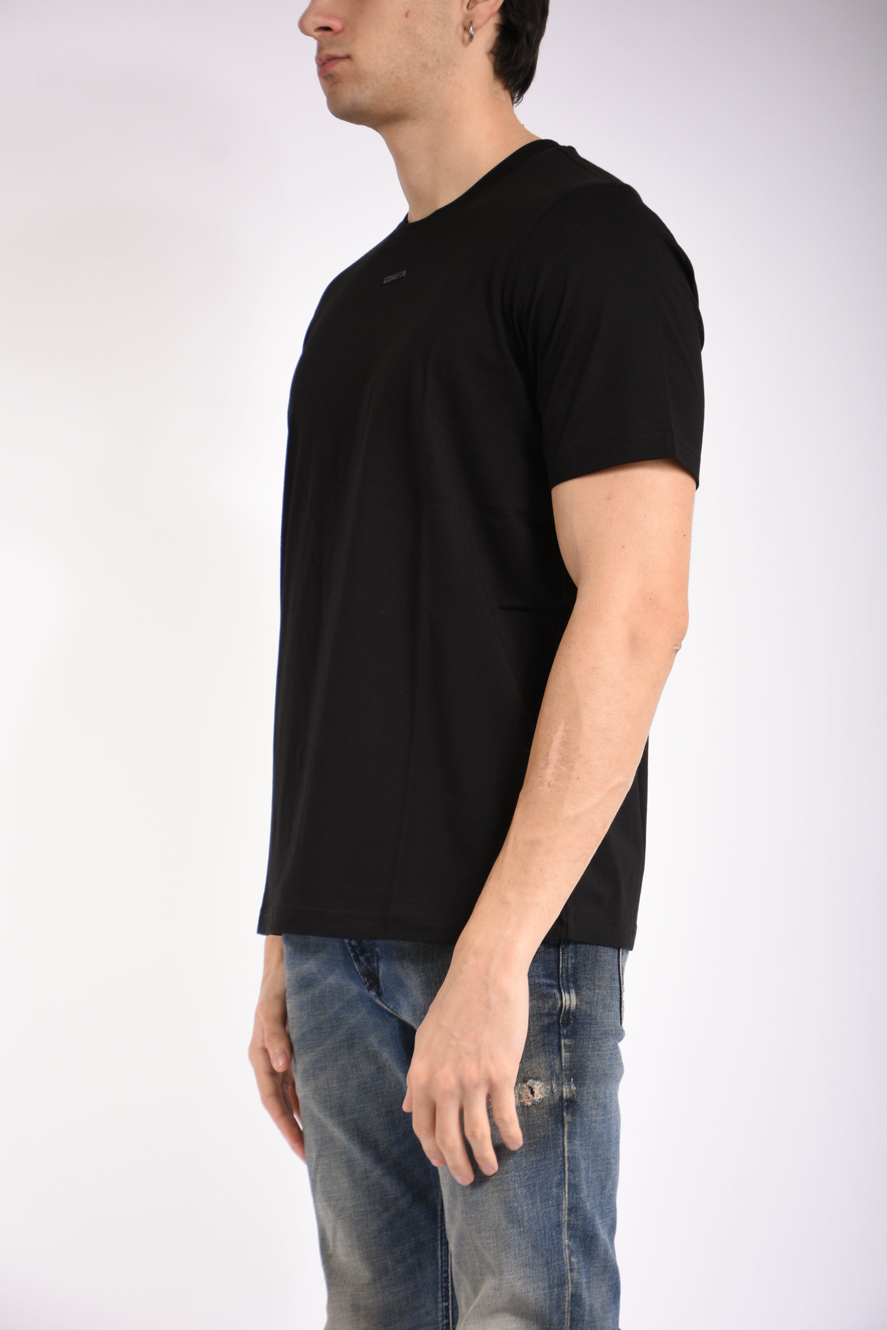 T-shirt con logo micro in metallo