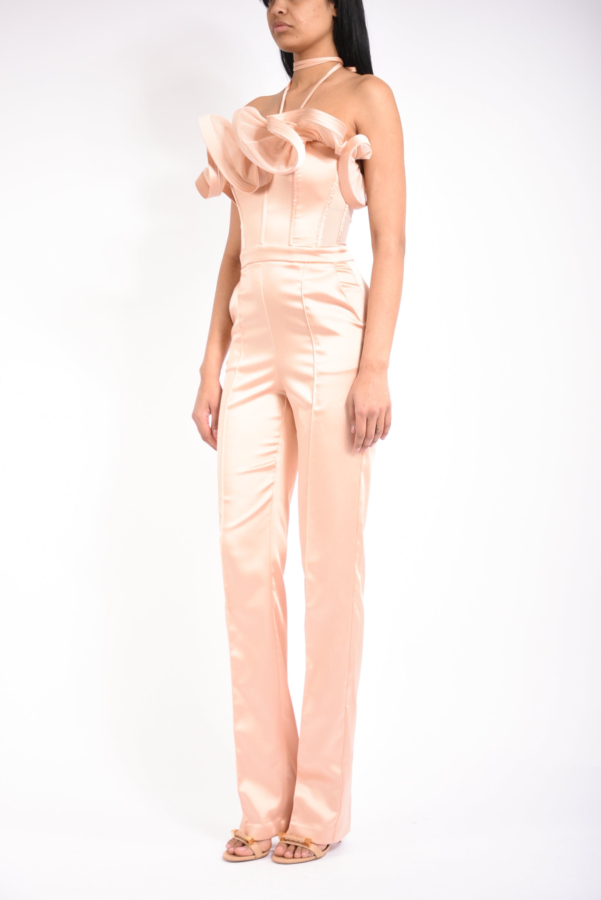 Tuta in raso stretch con maxi ruche