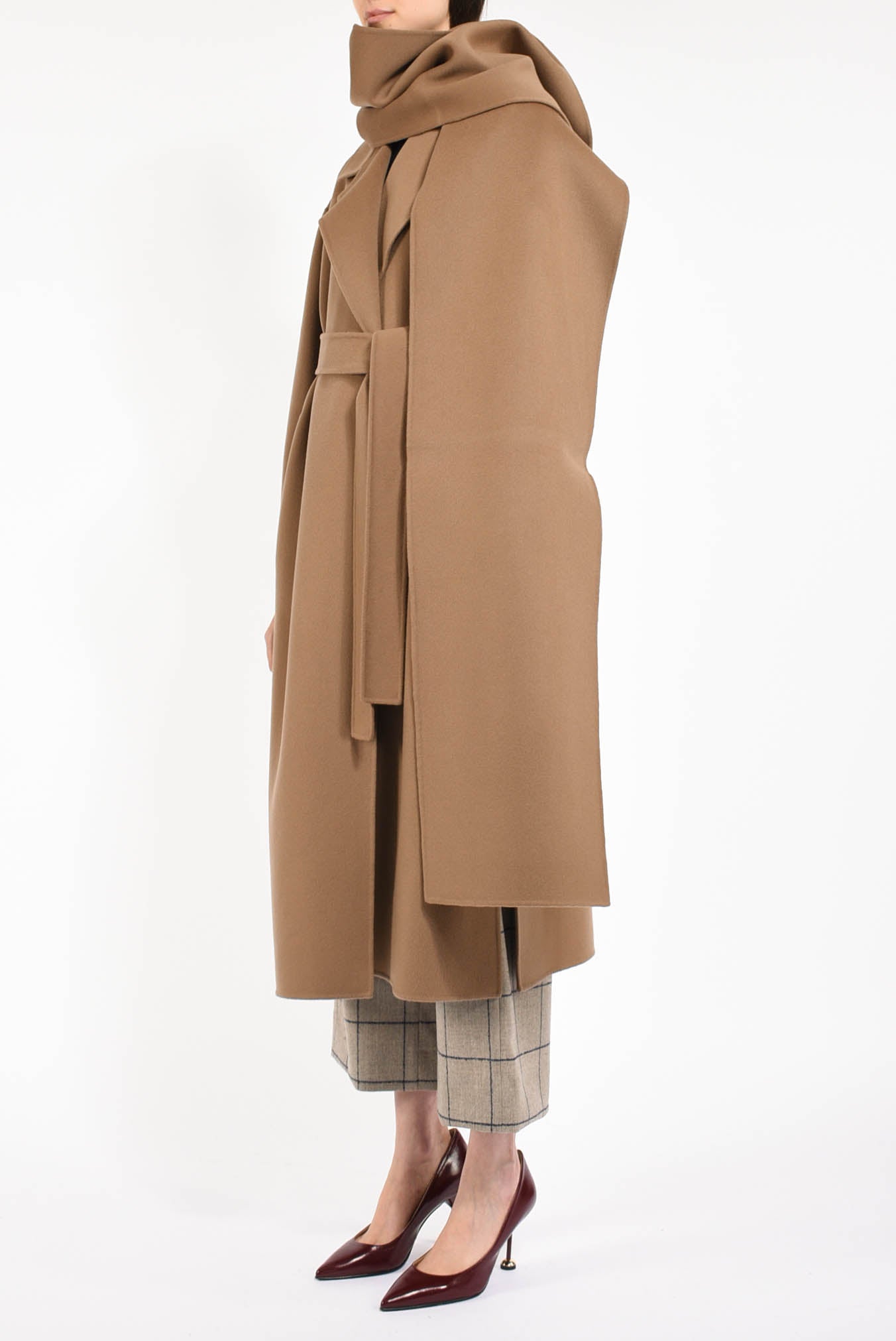 cappotto a vestaglia in lana modello cuore