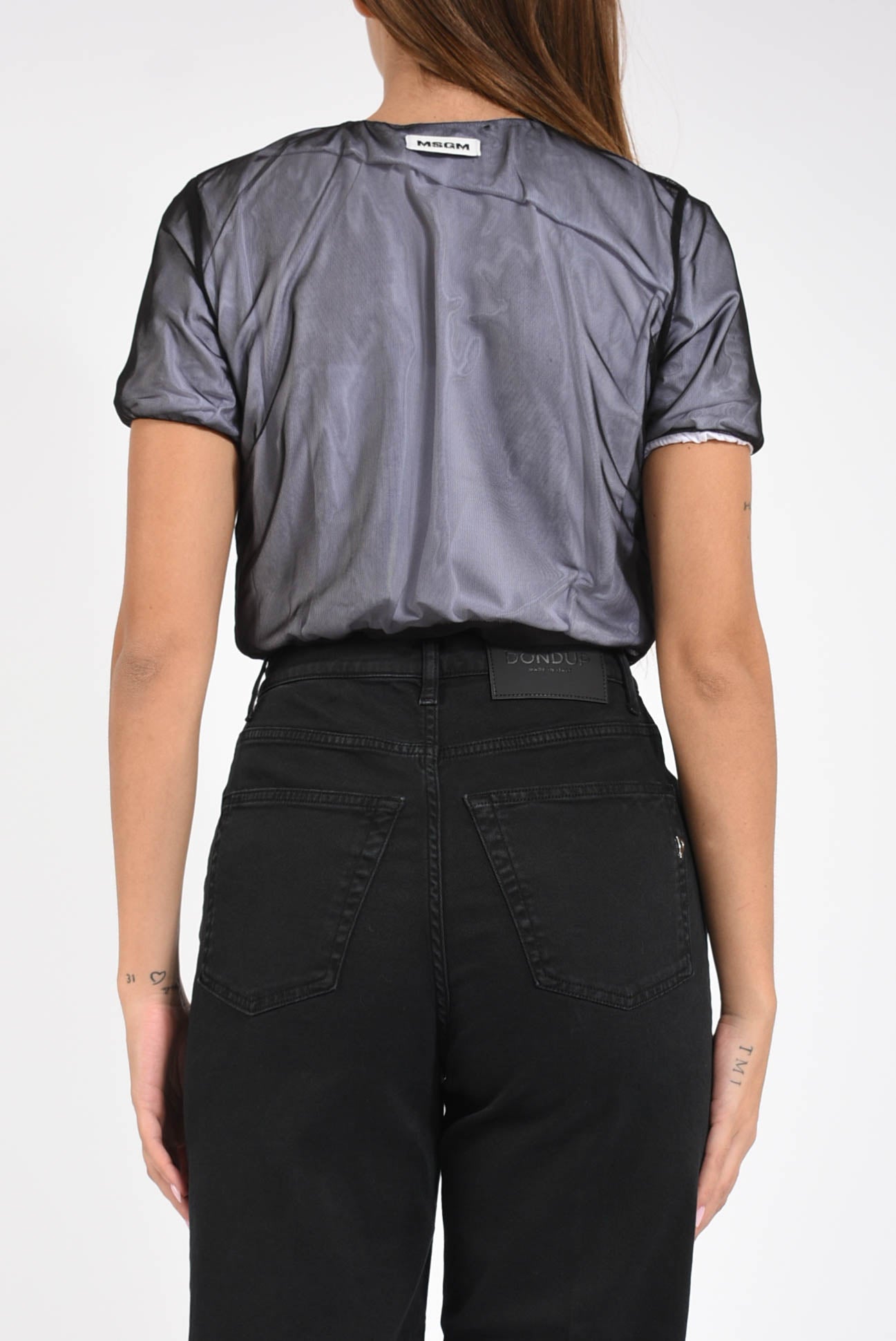 t-shirt con tulle sovrapposto