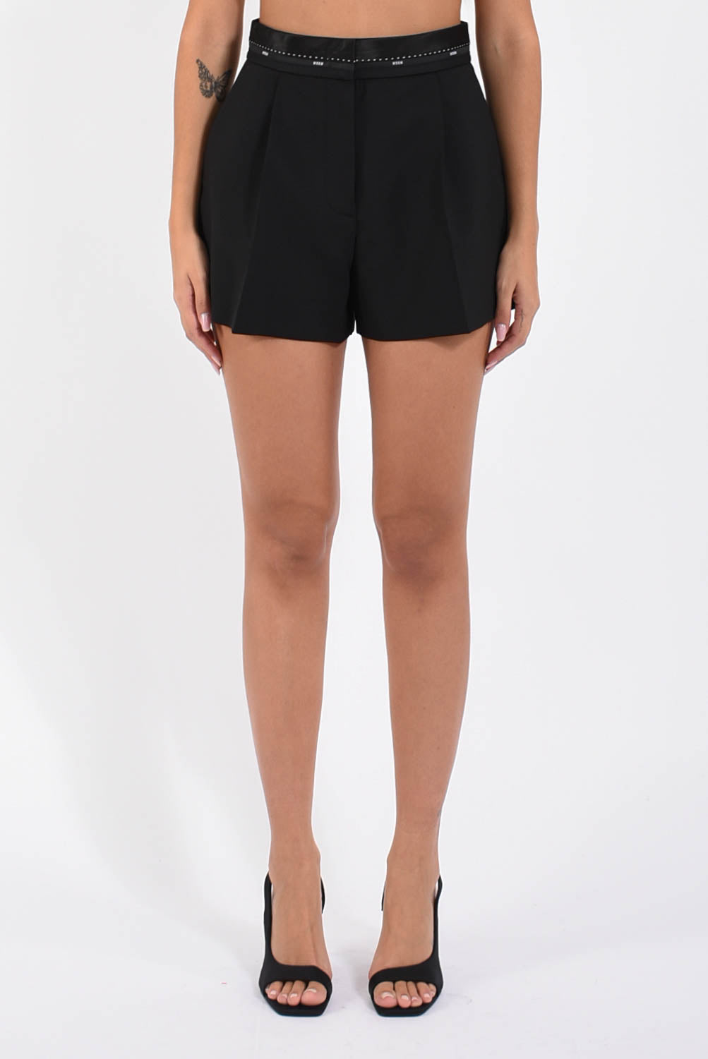 shorts con logo