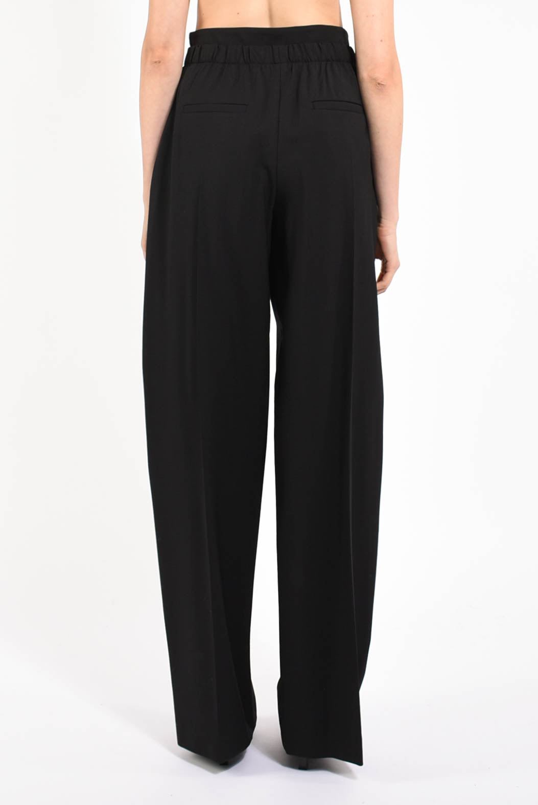 Pantaloni ampi modello quito