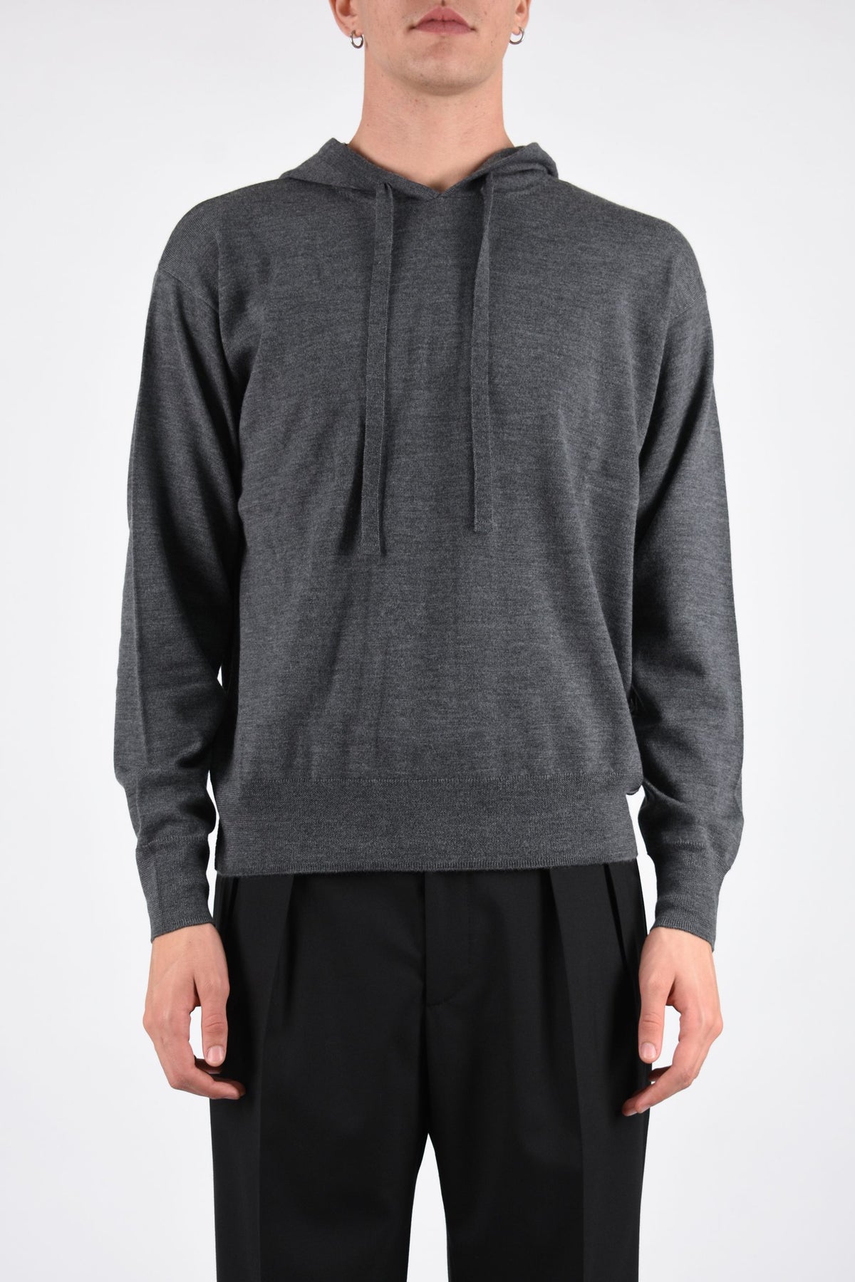 Maglia in lana con cappuccio A045F009