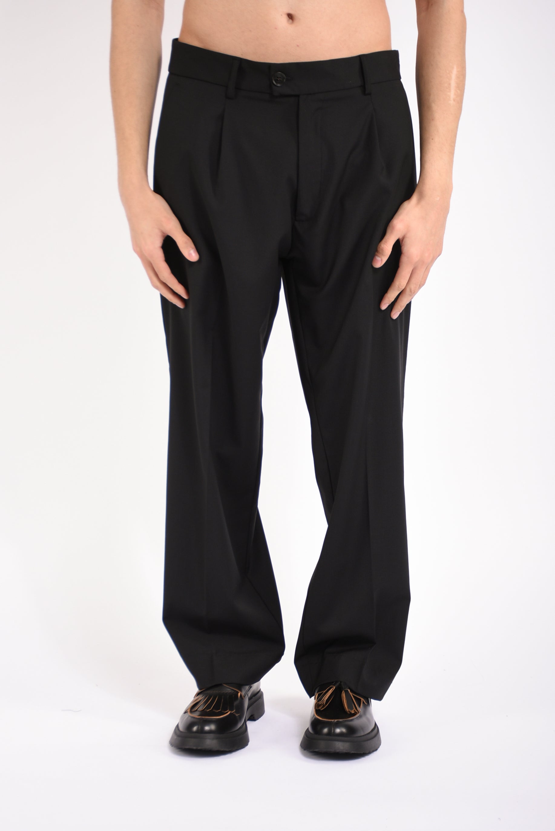 Pantaloni in fresco lana